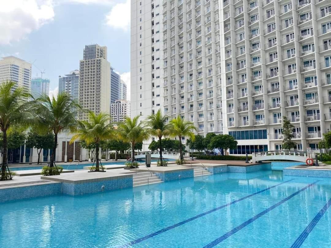 Family Suites- Self Service Unit In Jazz Residences Makati