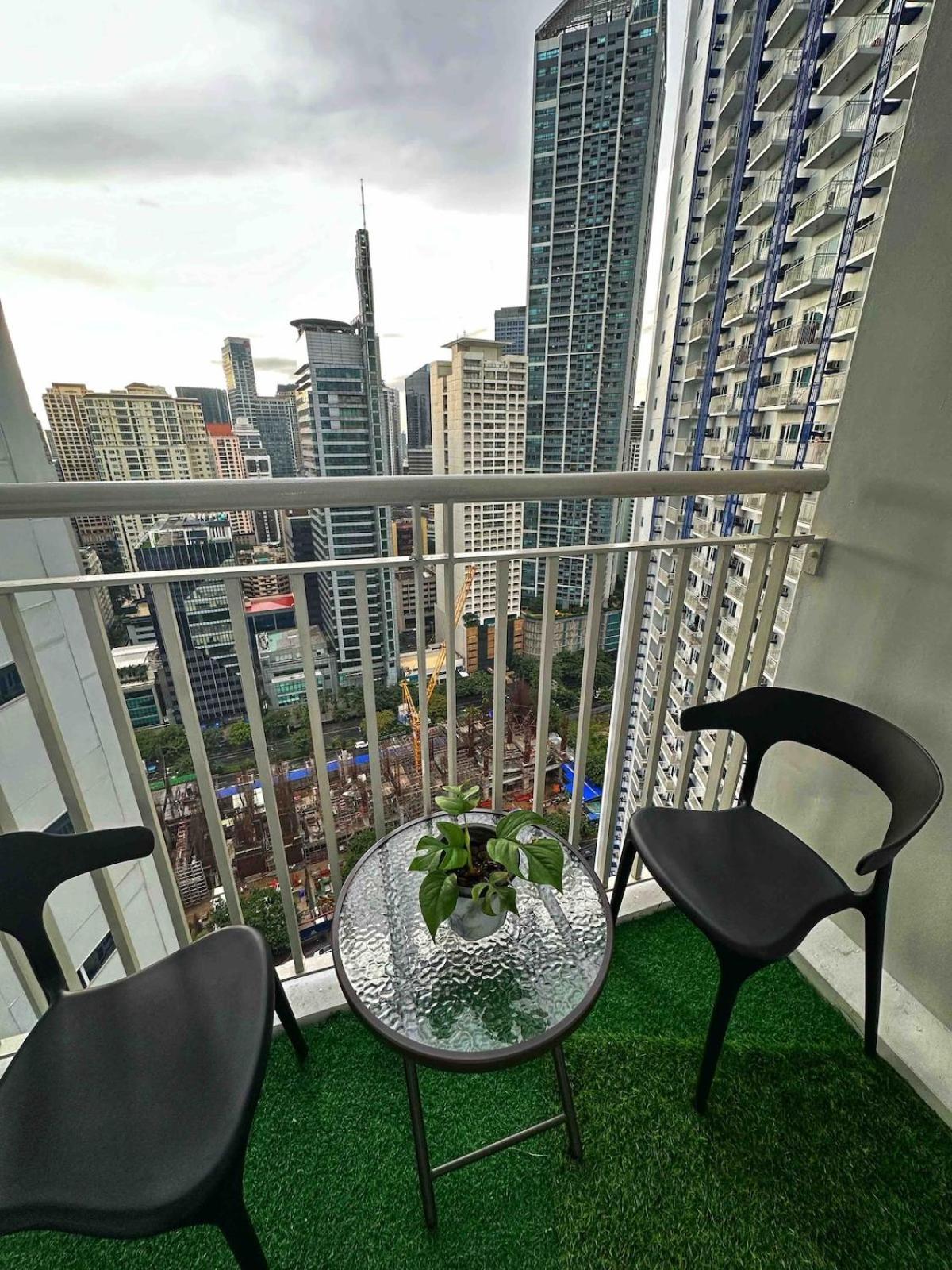 Apartment Family Suites- Self Service Unit In Jazz Residences Makati Manila
