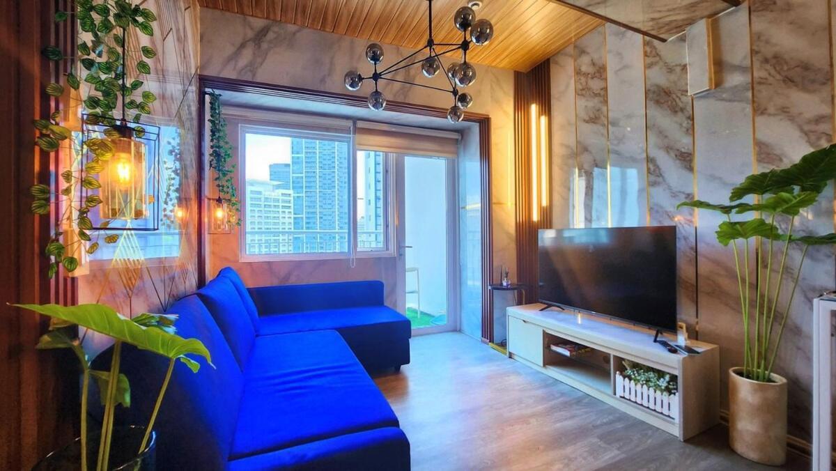 Family Suites- Self Service Unit In Jazz Residences Makati *