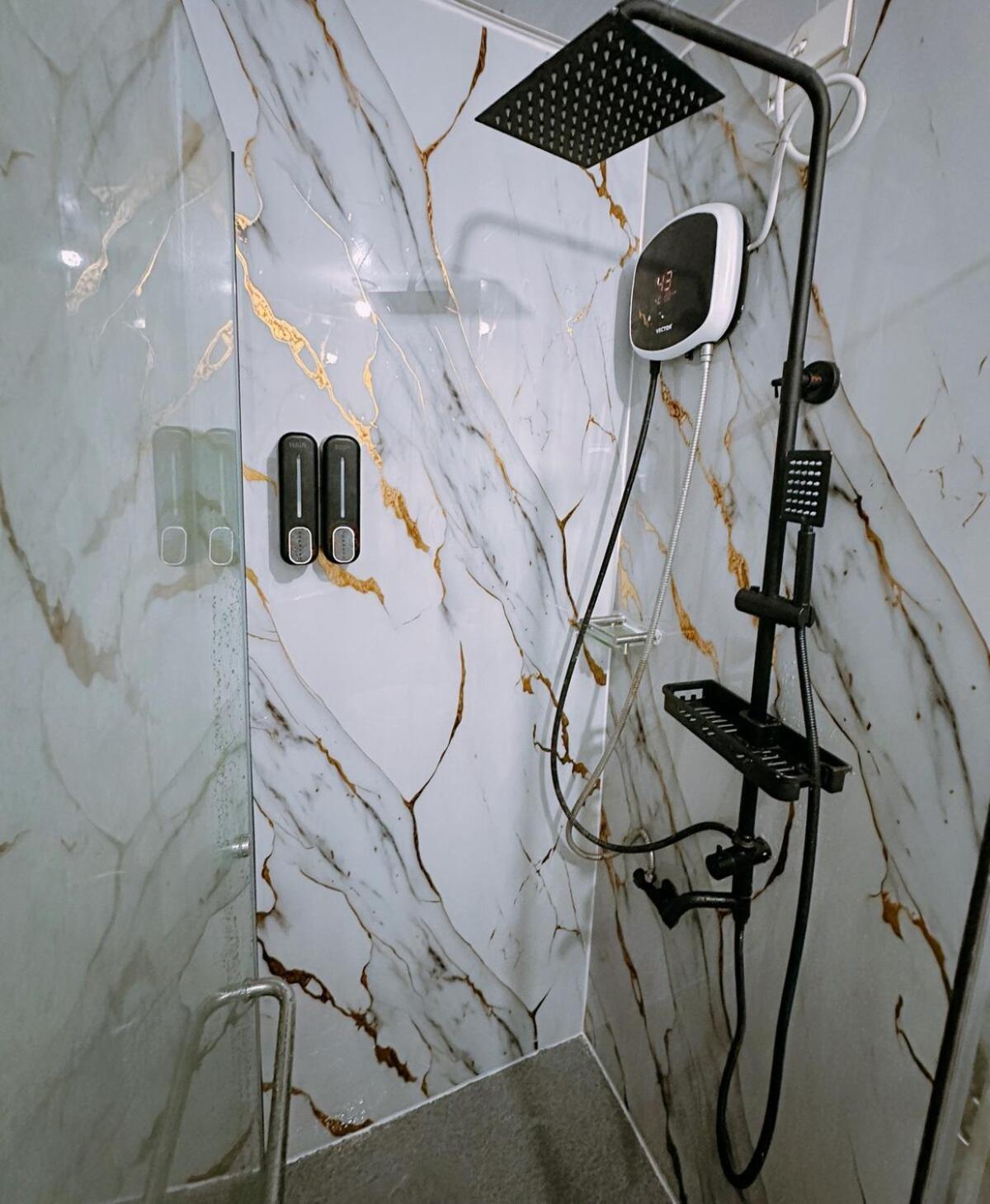 Apartment Family Suites- Self Service Unit In Jazz Residences Makati