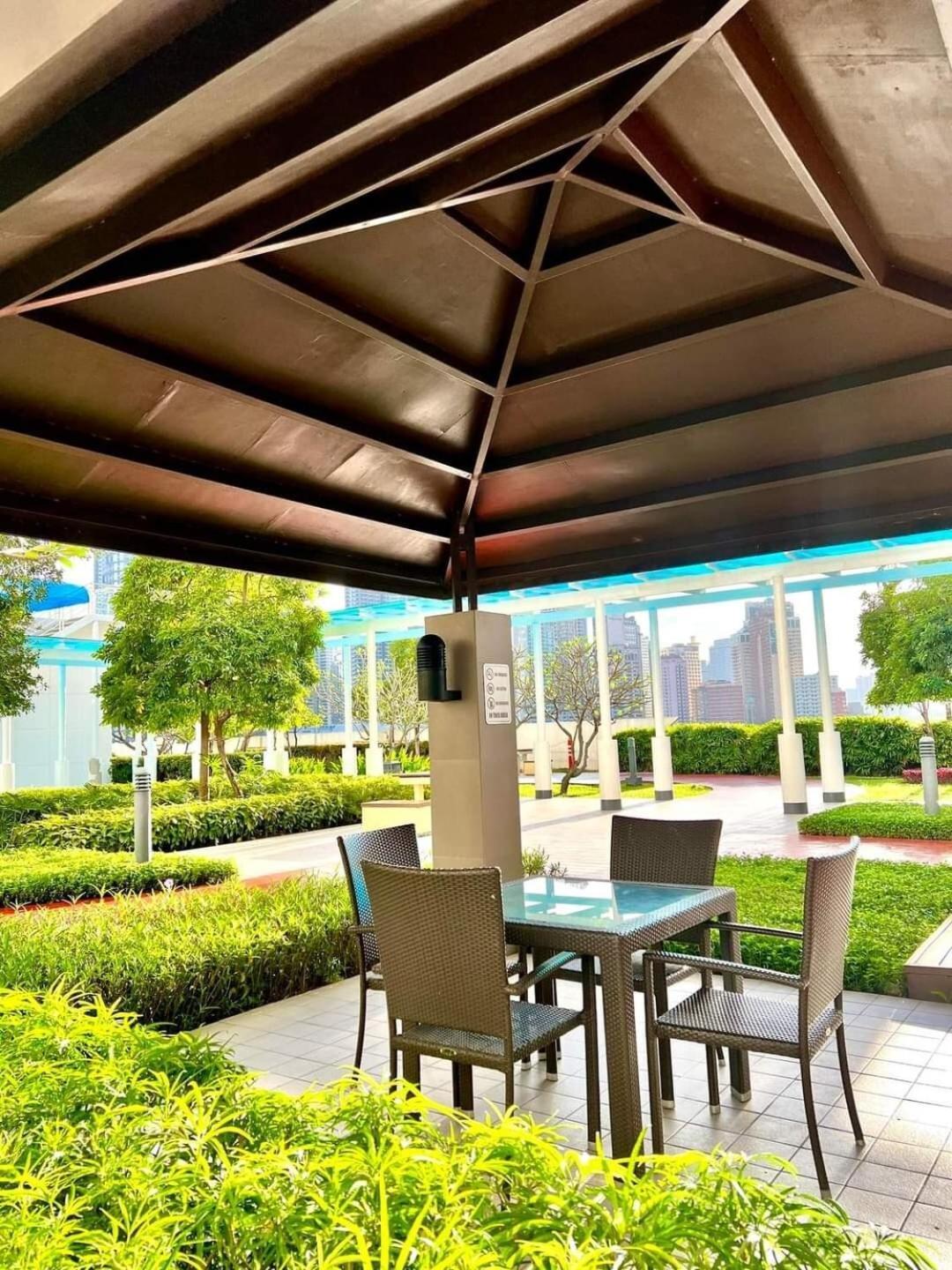 Apartment Family Suites- Self Service Unit In Jazz Residences Makati *