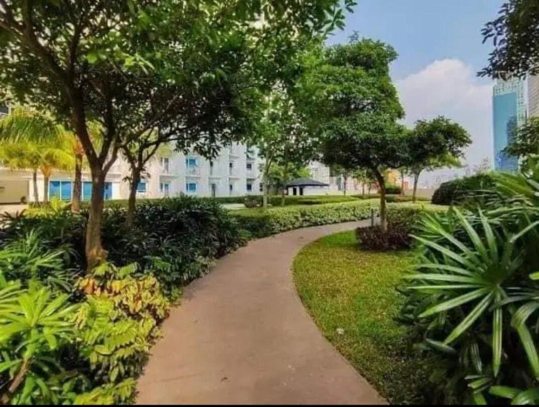 Apartment Family Suites- Self Service Unit In Jazz Residences Makati *