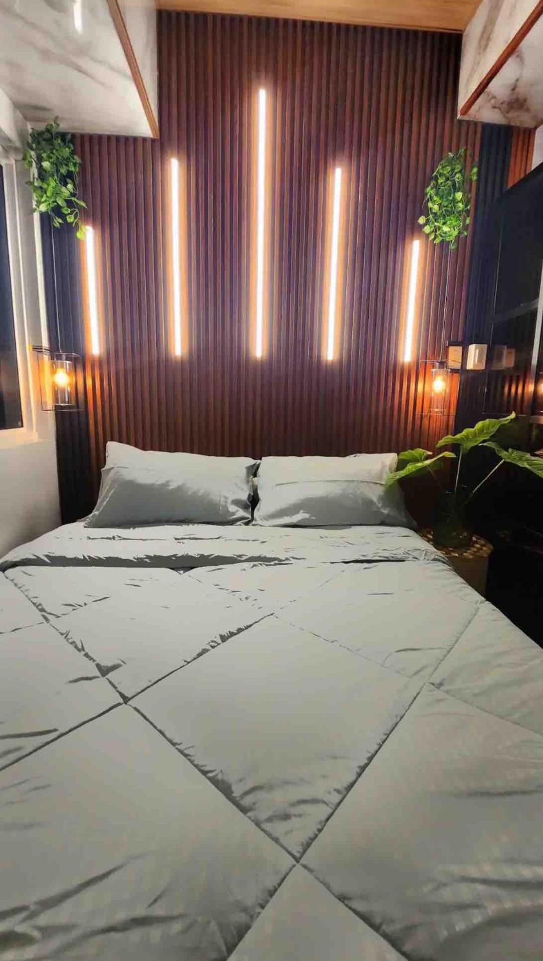 Family Suites- Self Service Unit In Jazz Residences Makati * Manila