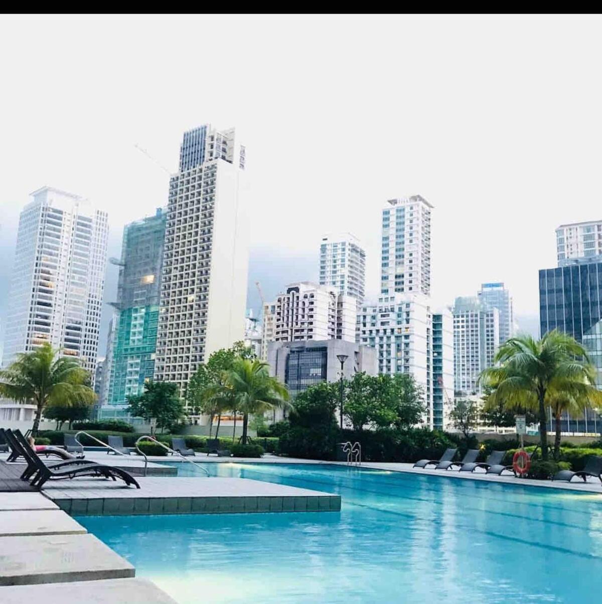 Family Suites- Self Service Unit In Jazz Residences Makati
