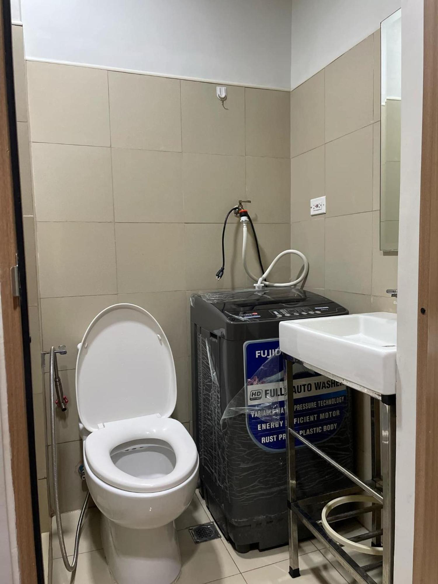10 Minutes From Moa - Cozy With Hot Shower & Balcony