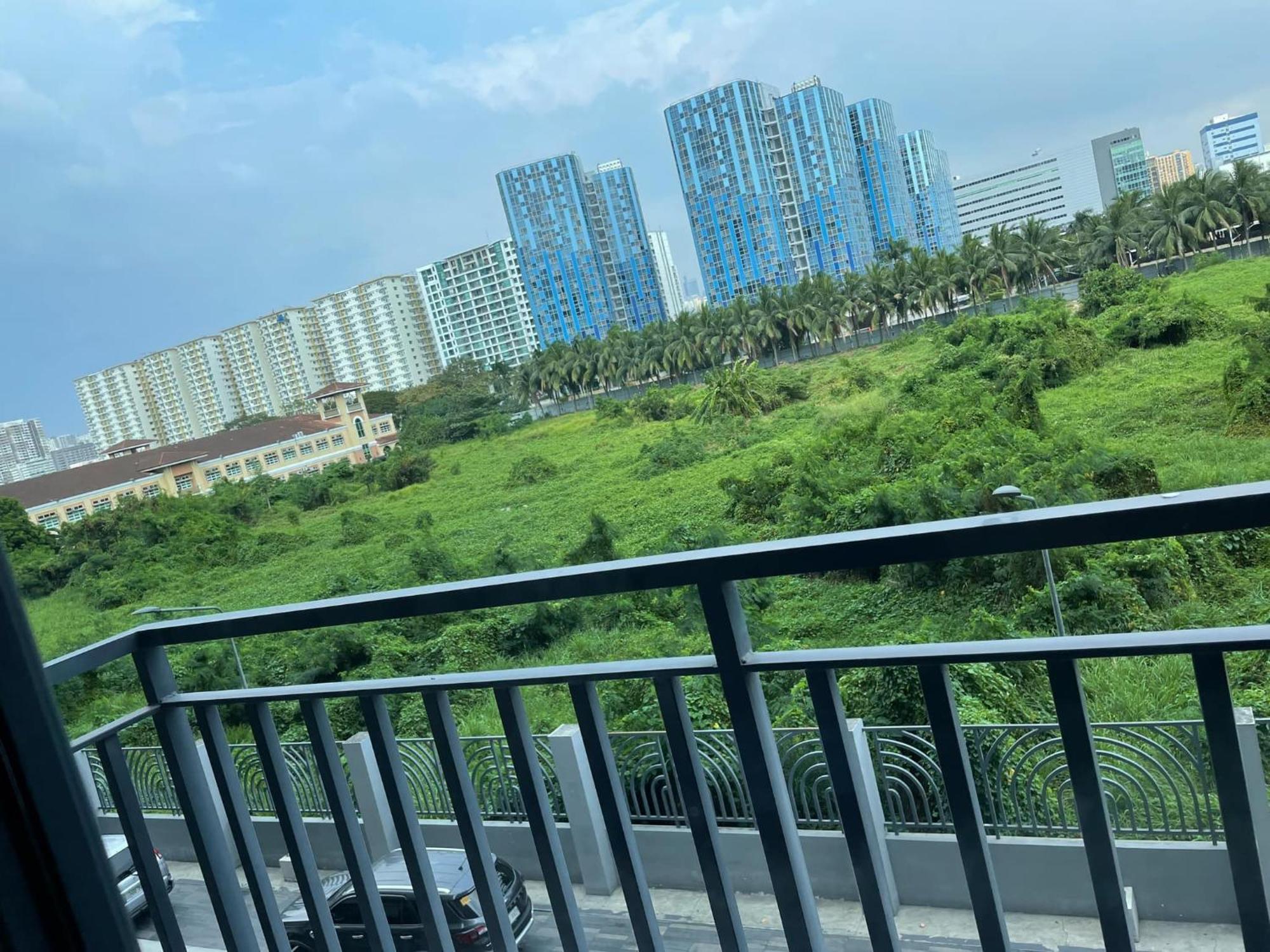 10 Minutes From Moa - Cozy With Hot Shower & Balcony *