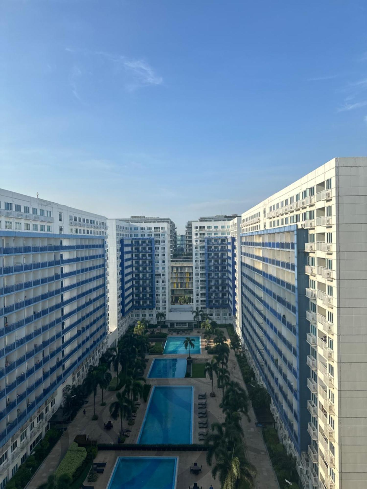 Aparthotel Sea Residences 2br Pool View Unit For 4-8 Pax - Beehive Moa