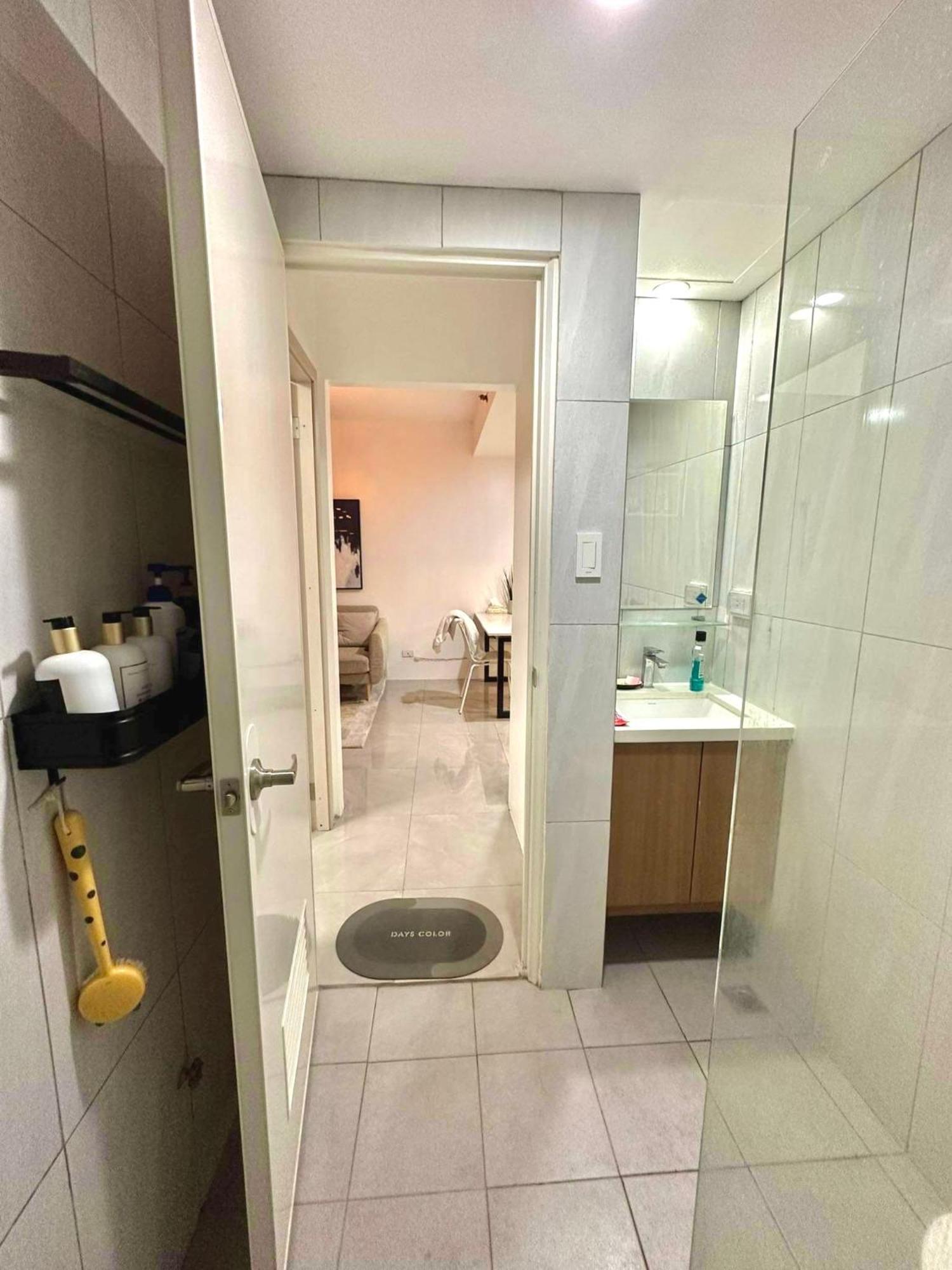 Sea Residences 2br Pool View Unit For 4-8 Pax - Beehive Moa Aparthotel *