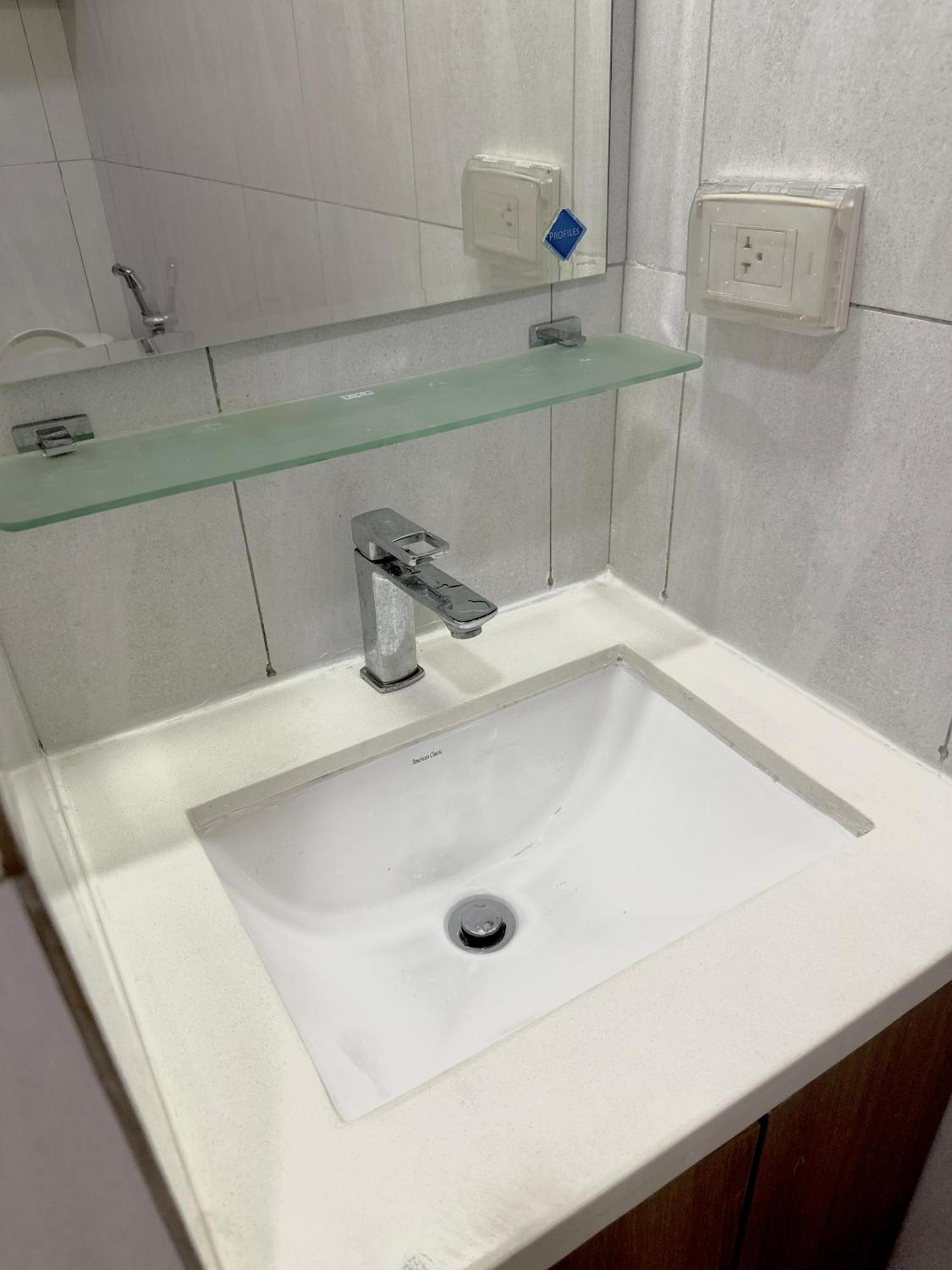 Aparthotel Sea Residences 2br Pool View Unit For 4-8 Pax - Beehive Moa