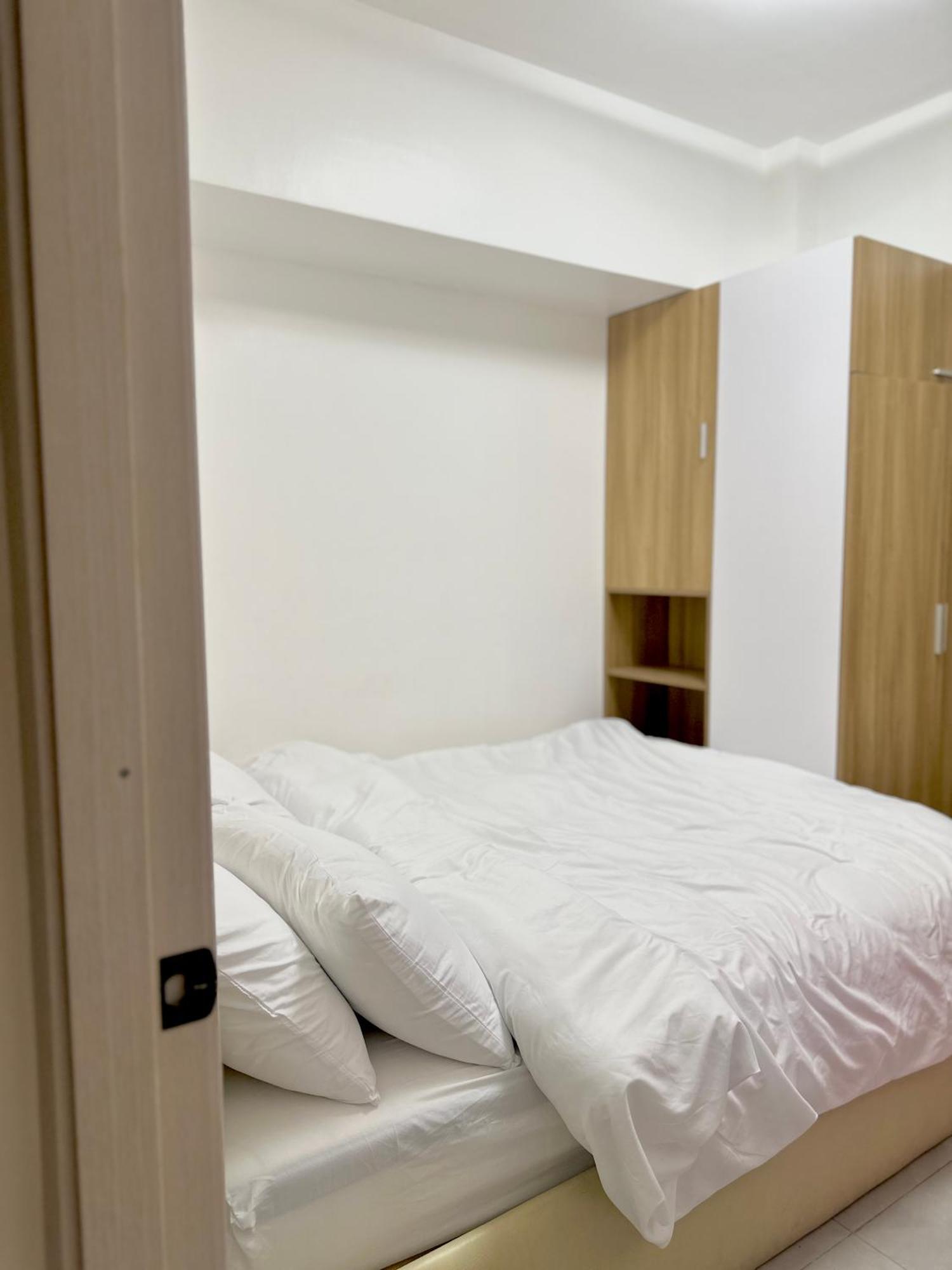 Aparthotel Sea Residences 2br Pool View Unit For 4-8 Pax - Beehive Moa *