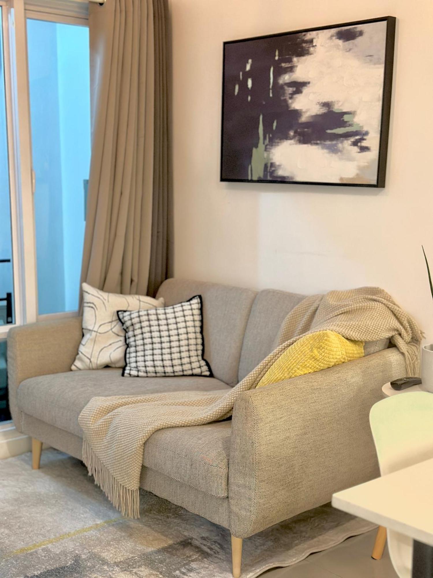 Sea Residences 2br Pool View Unit For 4-8 Pax - Beehive Moa Aparthotel Manila
