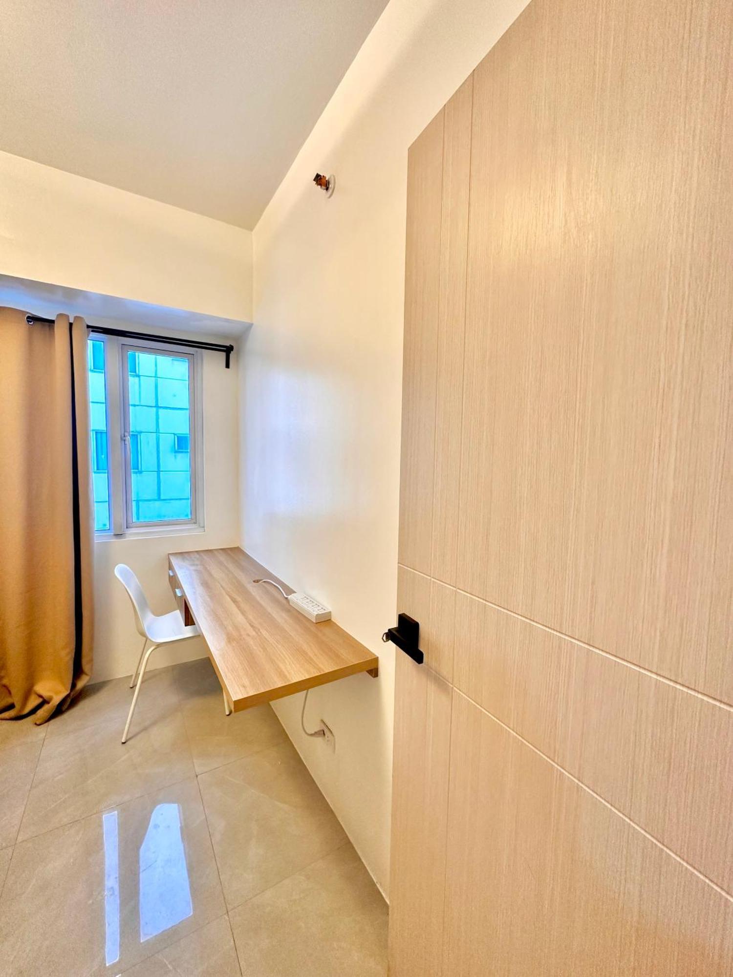 Aparthotel Sea Residences 2br Pool View Unit For 4-8 Pax - Beehive Moa Manila