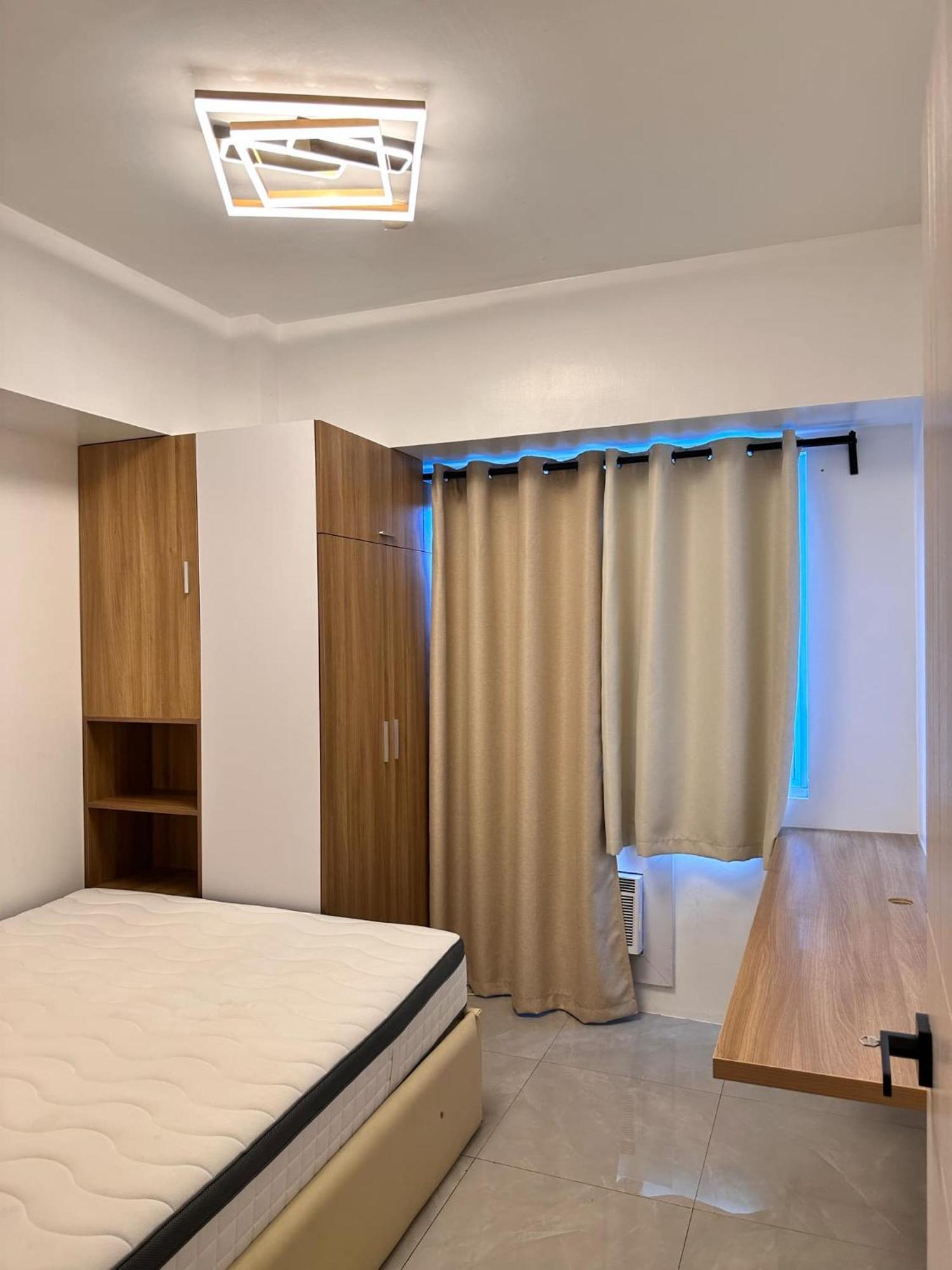 Aparthotel Sea Residences 2br Pool View Unit For 4-8 Pax - Beehive Moa *