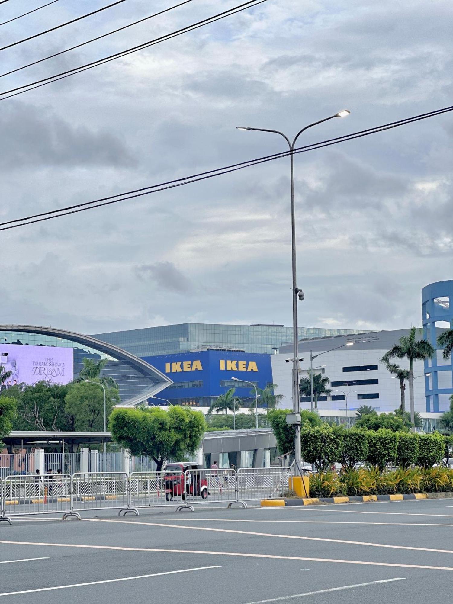 Sea Residences 2br Pool View Unit For 4-8 Pax - Beehive Moa * Manila