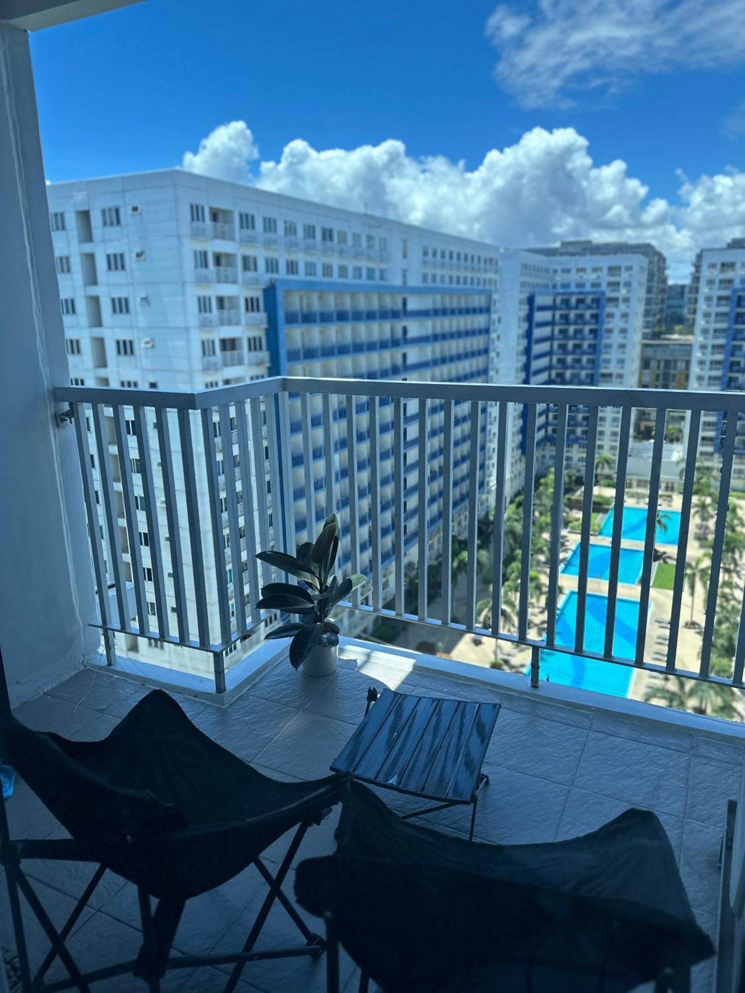 Aparthotel Sea Residences 2br Pool View Unit For 4-8 Pax - Beehive Moa *
