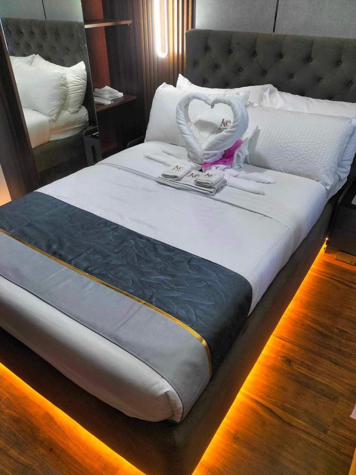 2 Double Beds With Balcony