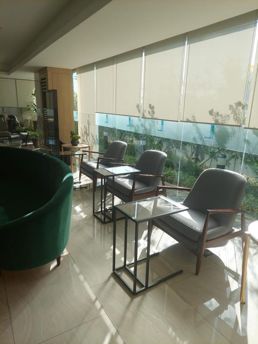 Apartment 2 Double Beds With Balcony Manila