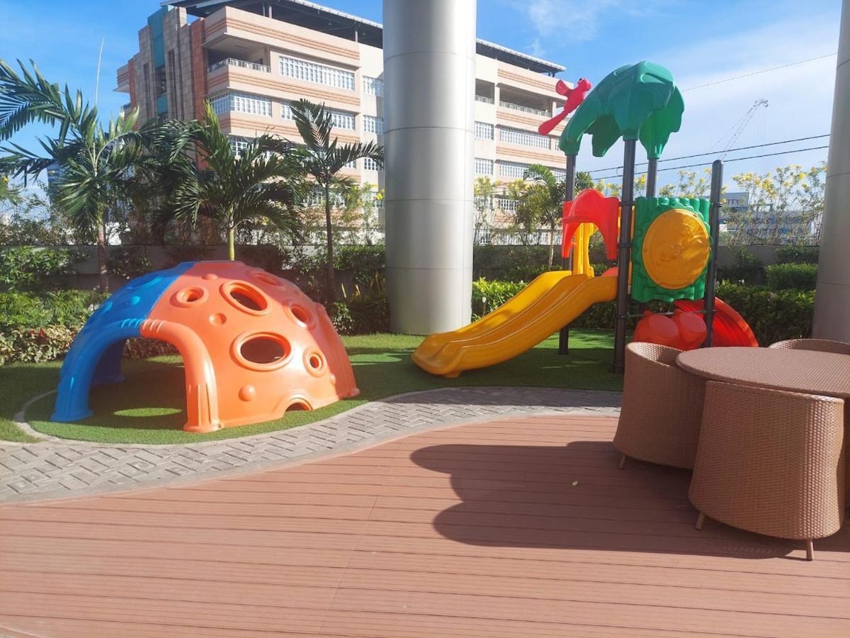 2 Double Beds With Balcony *