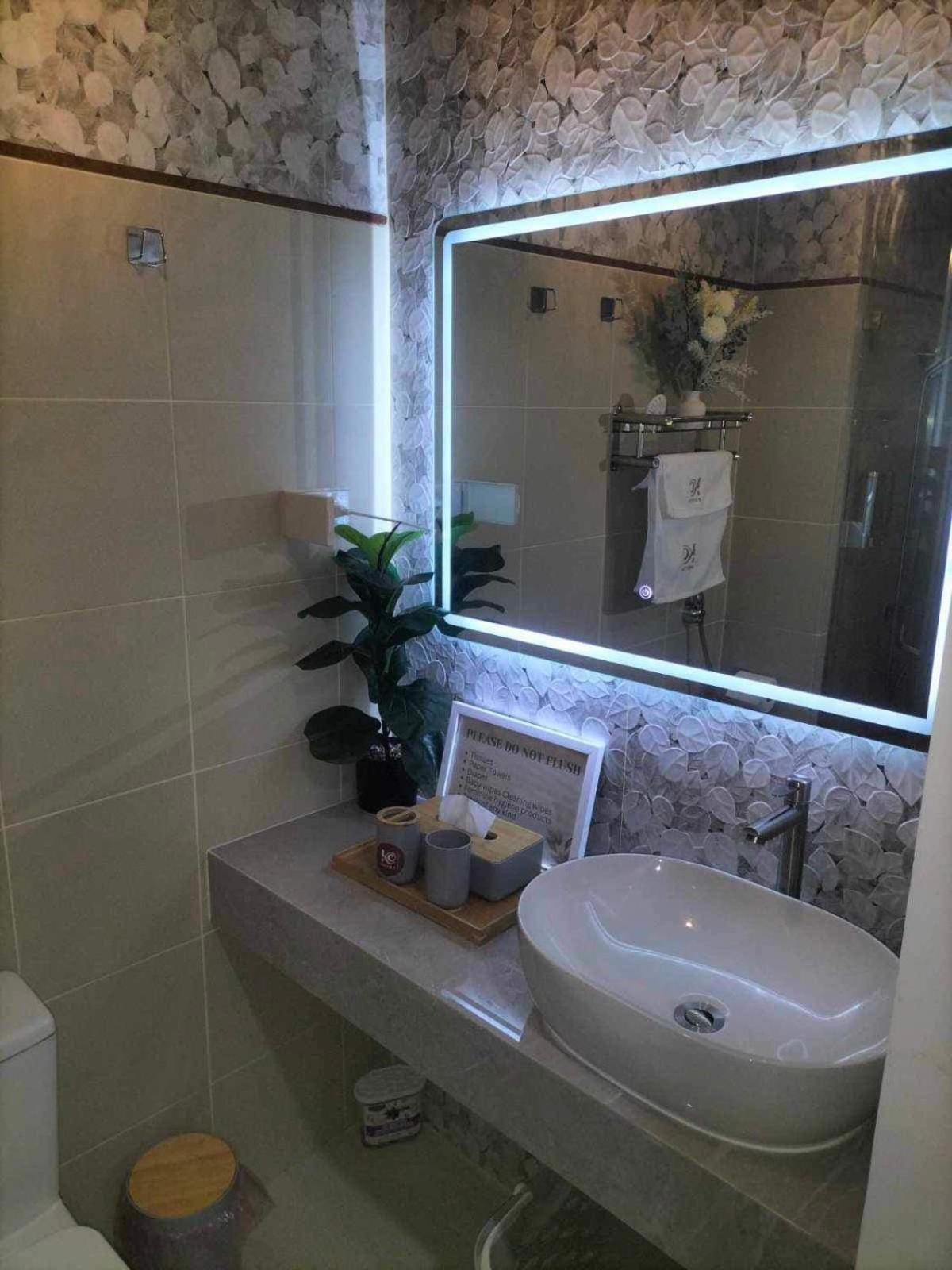 2 Double Beds With Balcony *