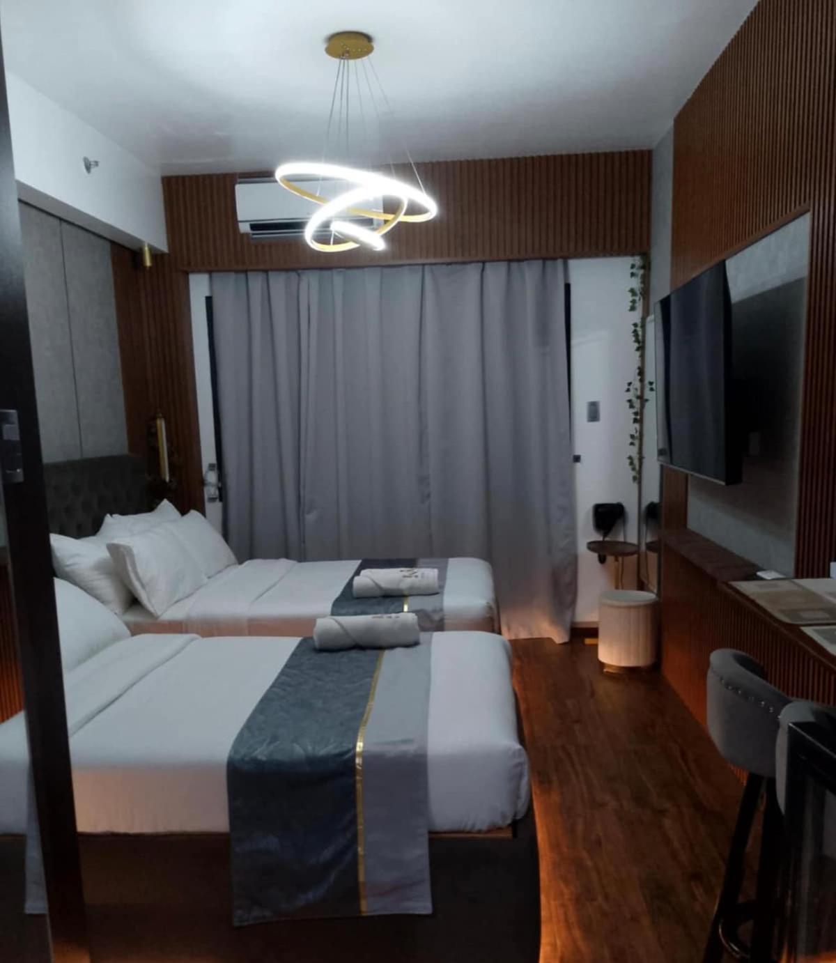 2 Double Beds With Balcony Apartment