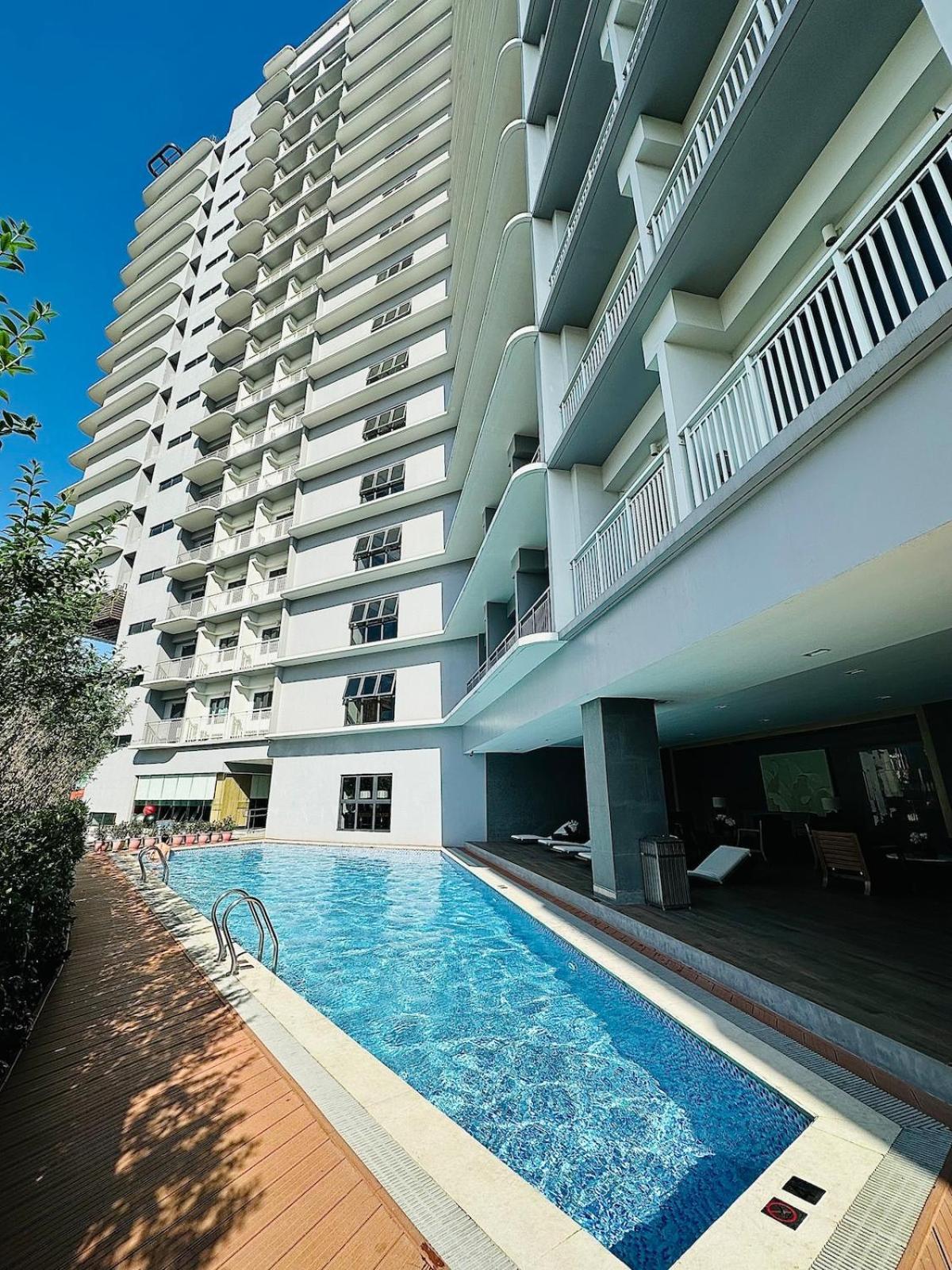 Apartment 2 Double Beds With Balcony Manila