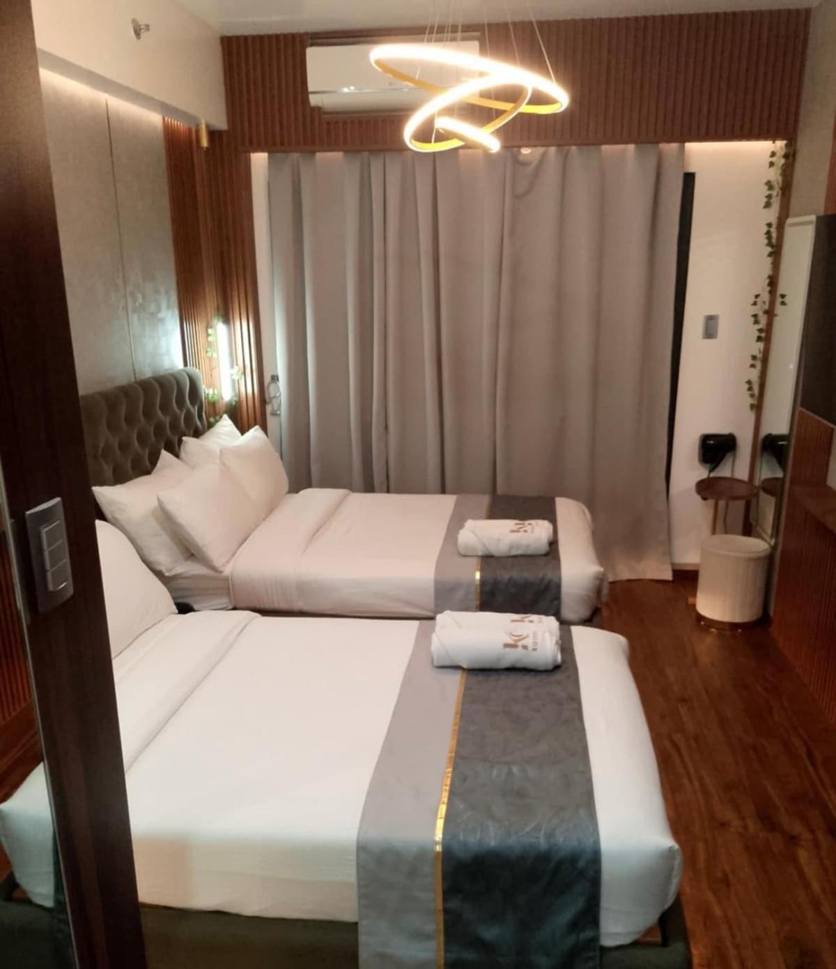 2 Double Beds With Balcony