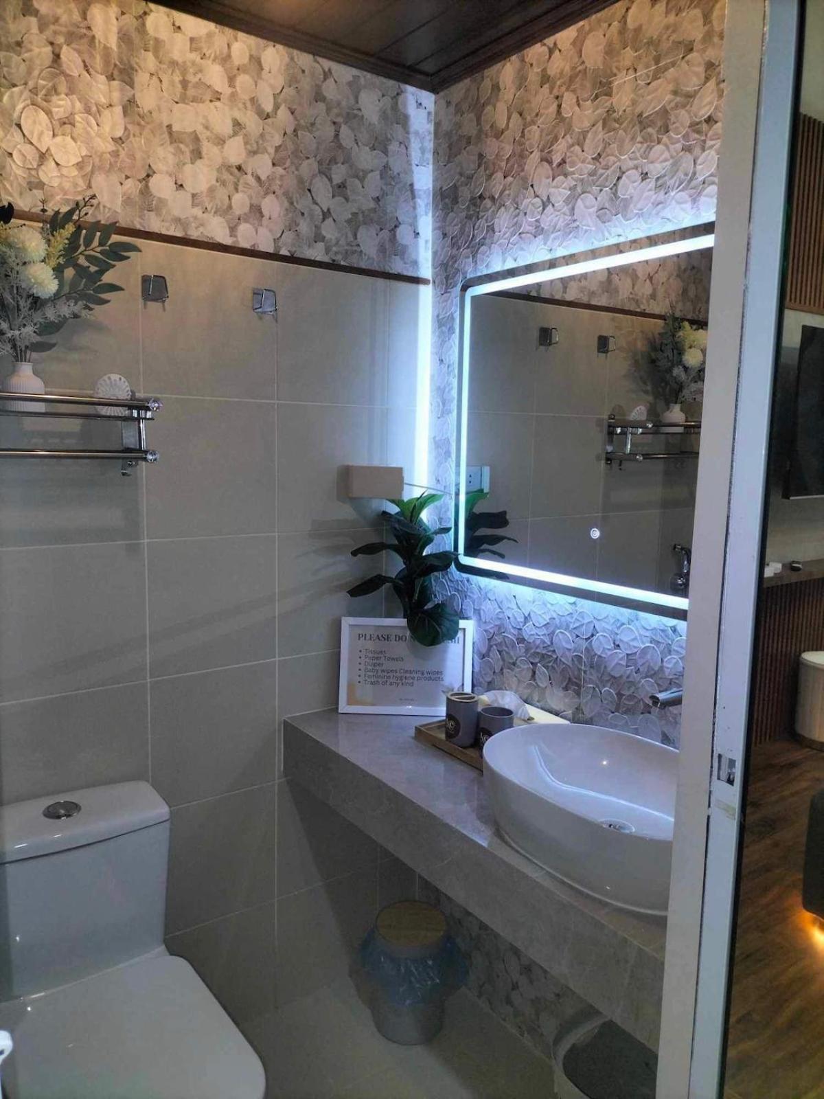 2 Double Beds With Balcony * Manila