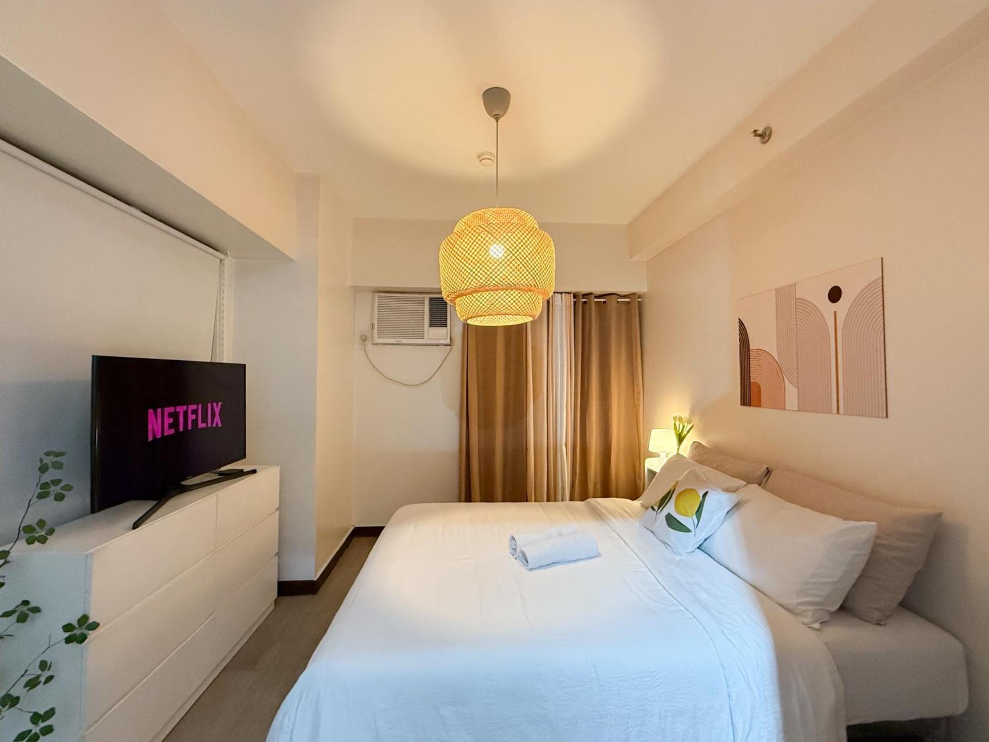 Spacious With Queen Size Bed And 15mins Away To Naiat3 Airport Apartment *