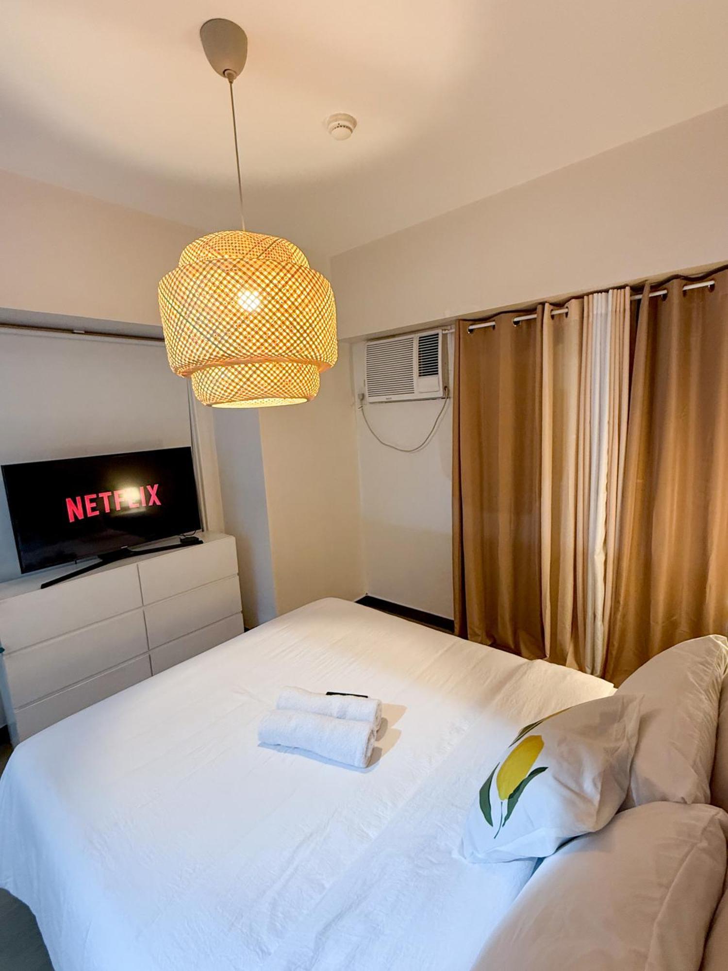 Spacious With Queen Size Bed And 15mins Away To Naiat3 Airport Manila