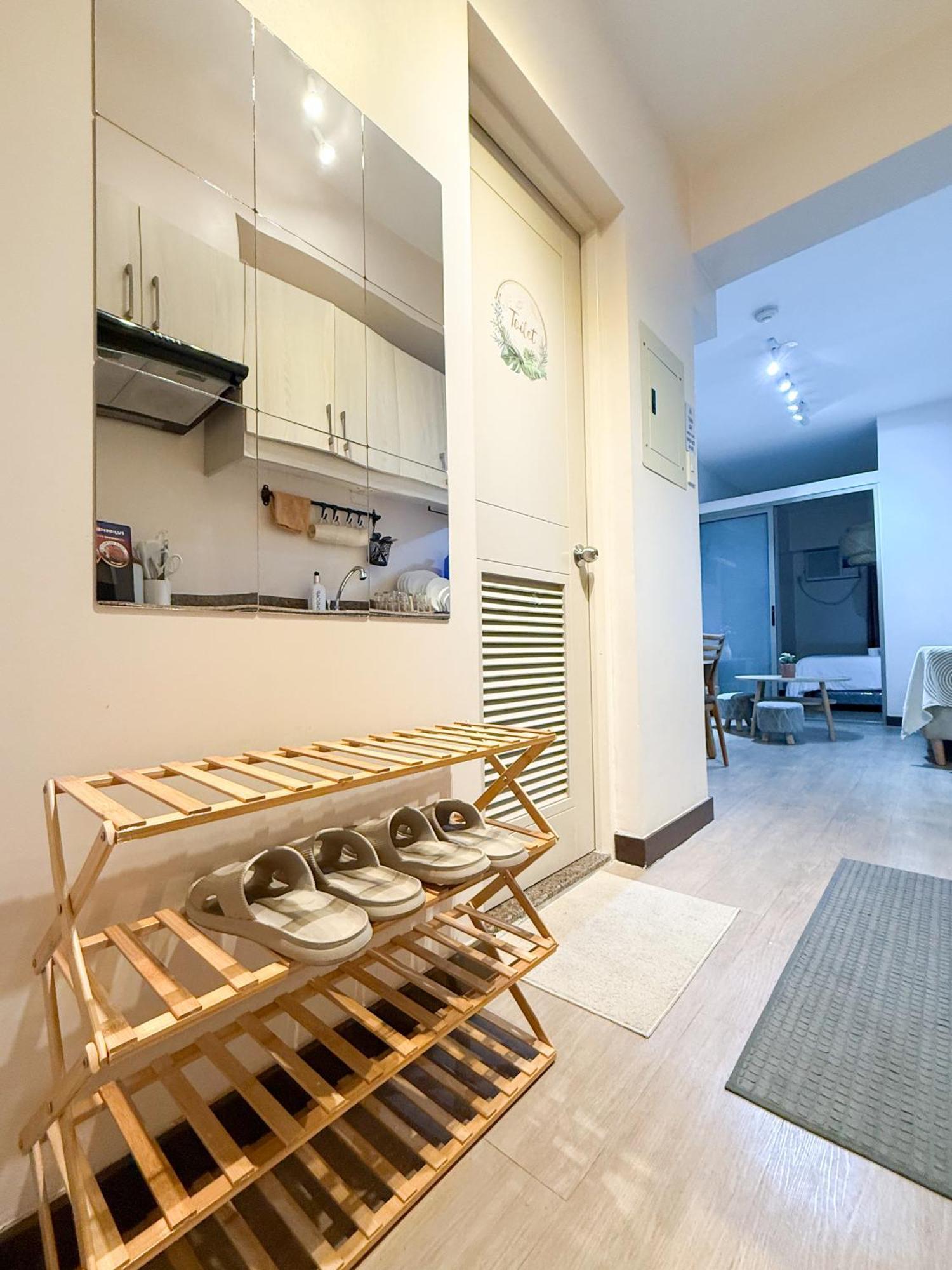 Apartment Spacious With Queen Size Bed And 15mins Away To Naiat3 Airport Manila