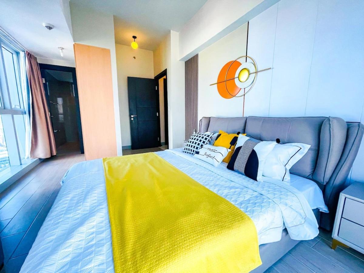 Ultra-luxury 3br Penthouse In Uptown Bgc