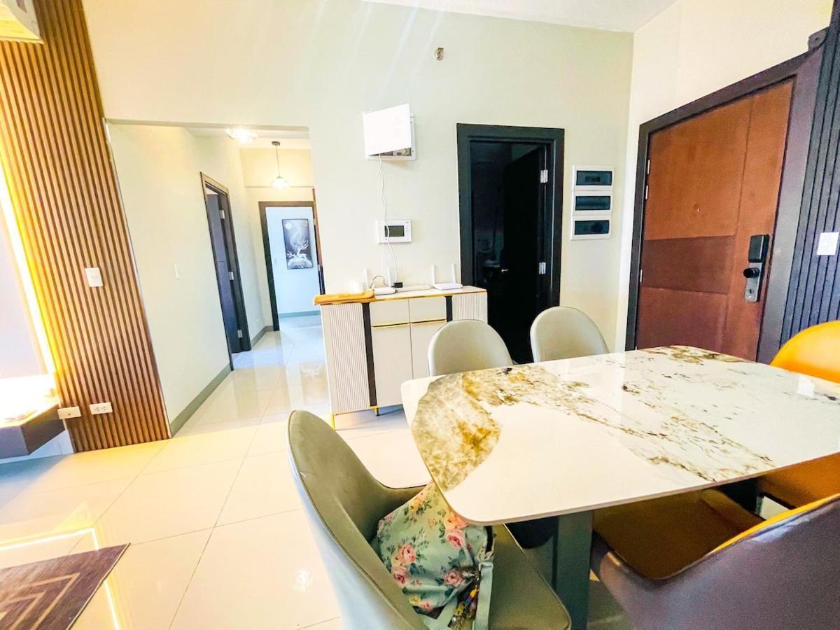 Apartment Ultra-luxury 3br Penthouse In Uptown Bgc *