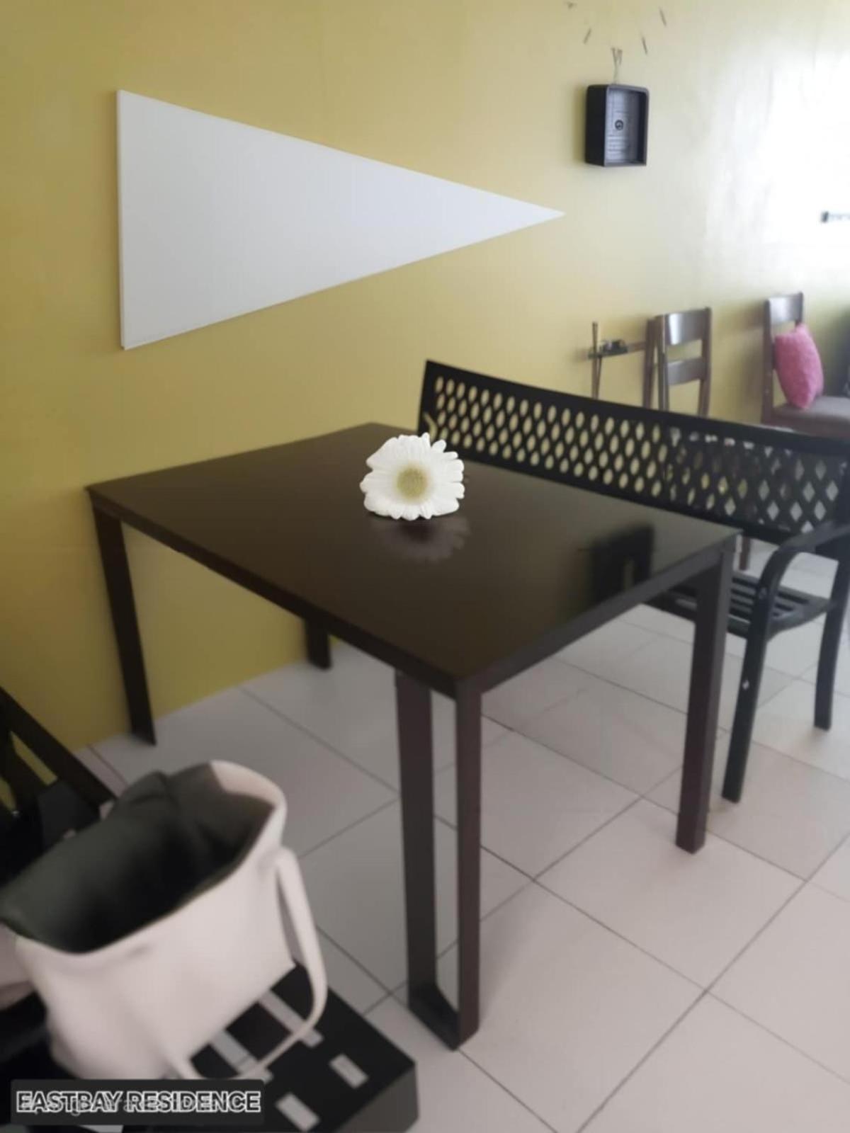 Spacious In Alabang Apartamento