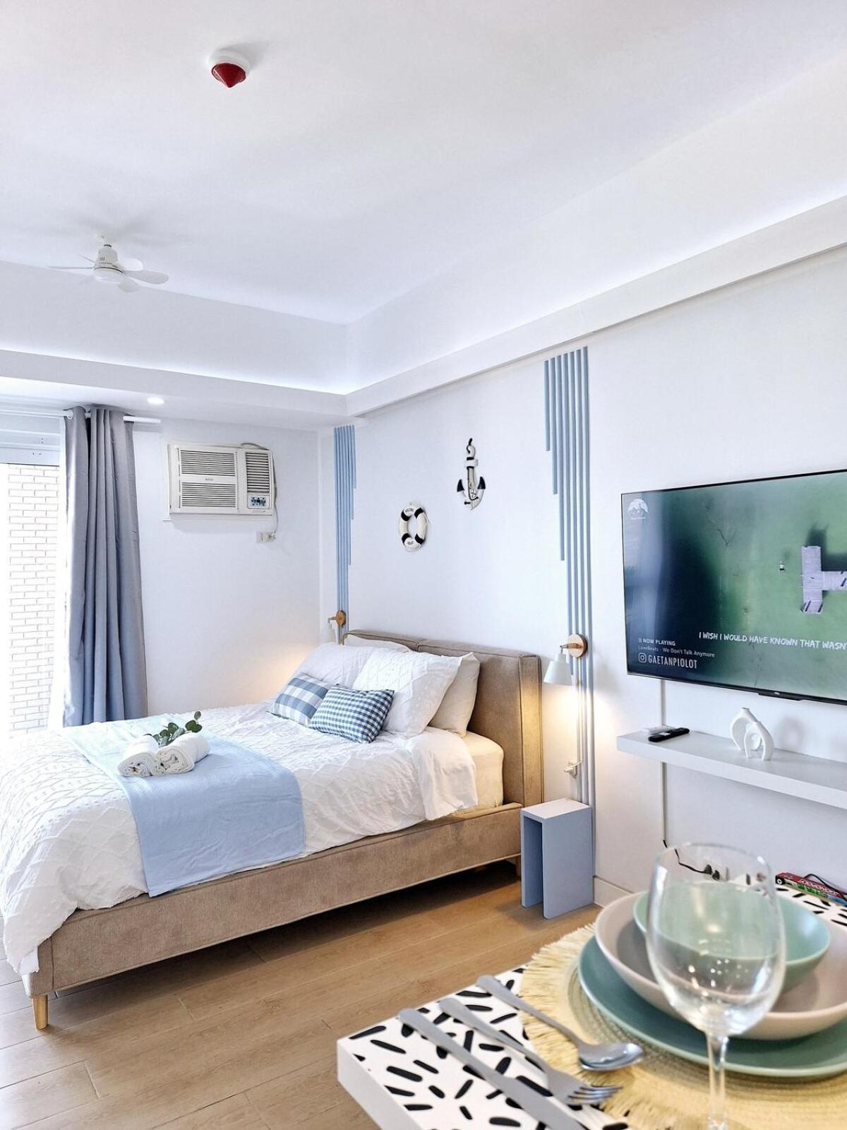 Luxury Coastal, Grand Canal View Apartment Manila