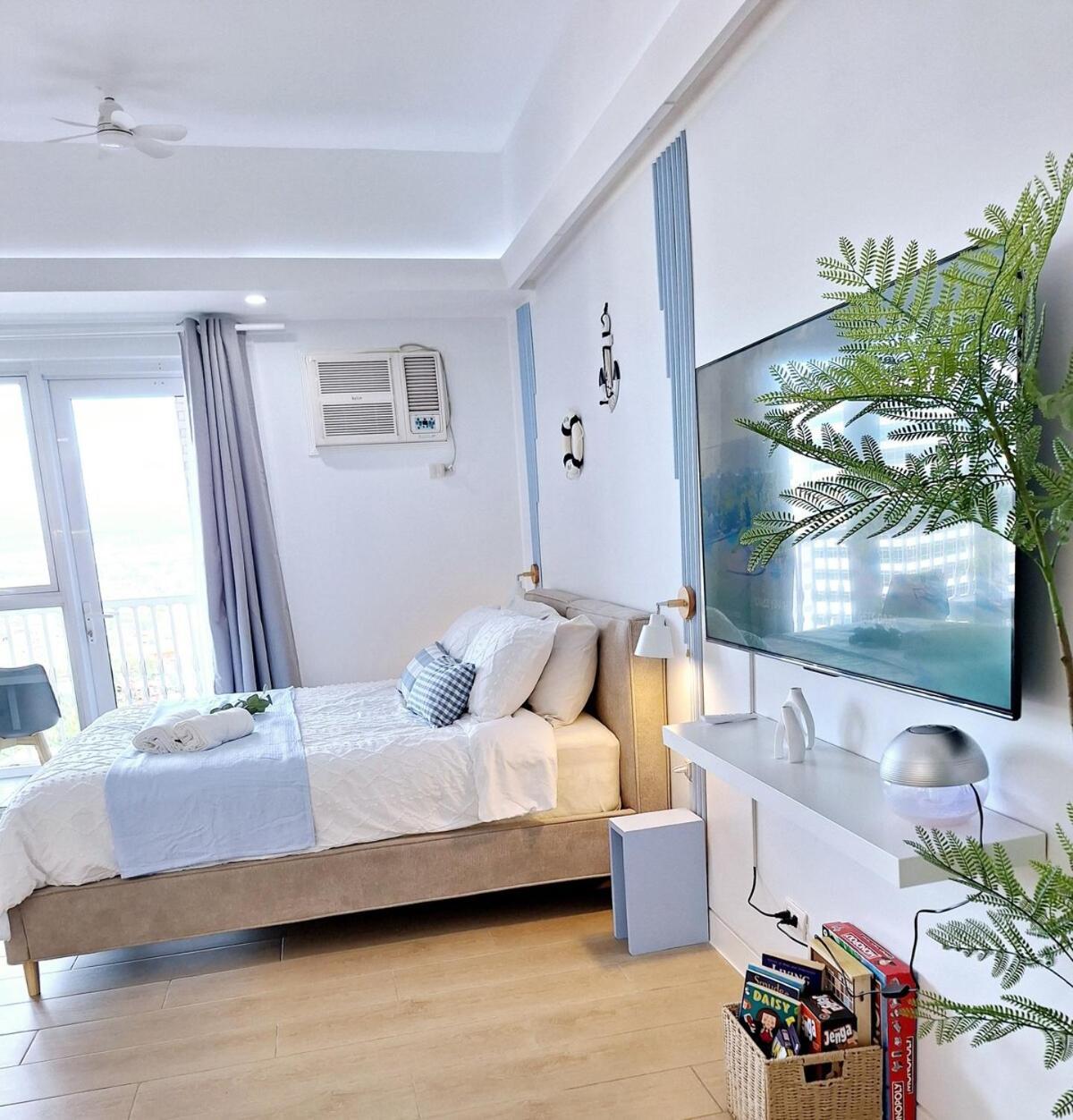 Luxury Coastal, Grand Canal View Apartment