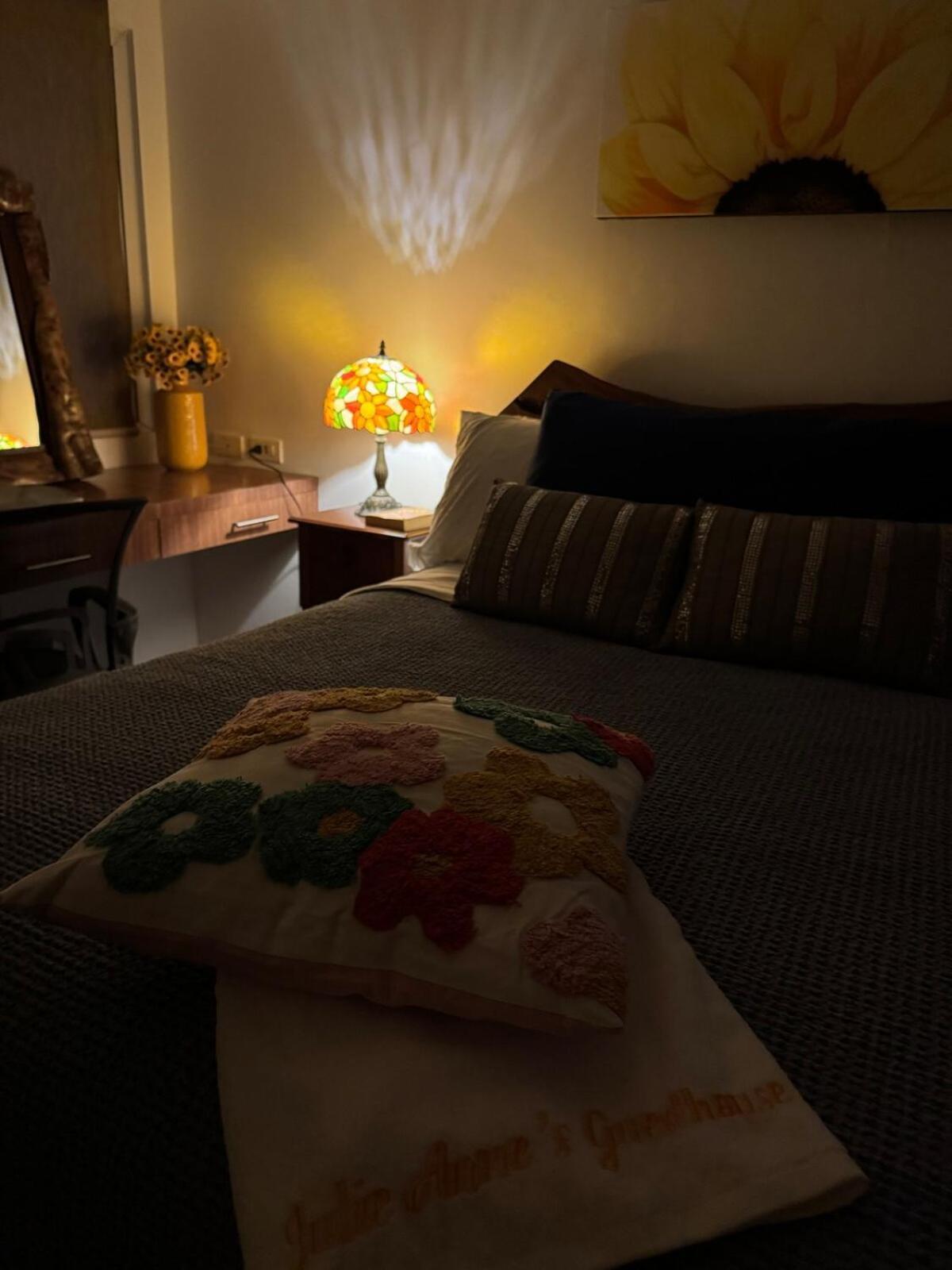 Julie Annes In The Heart Of The Holiday home