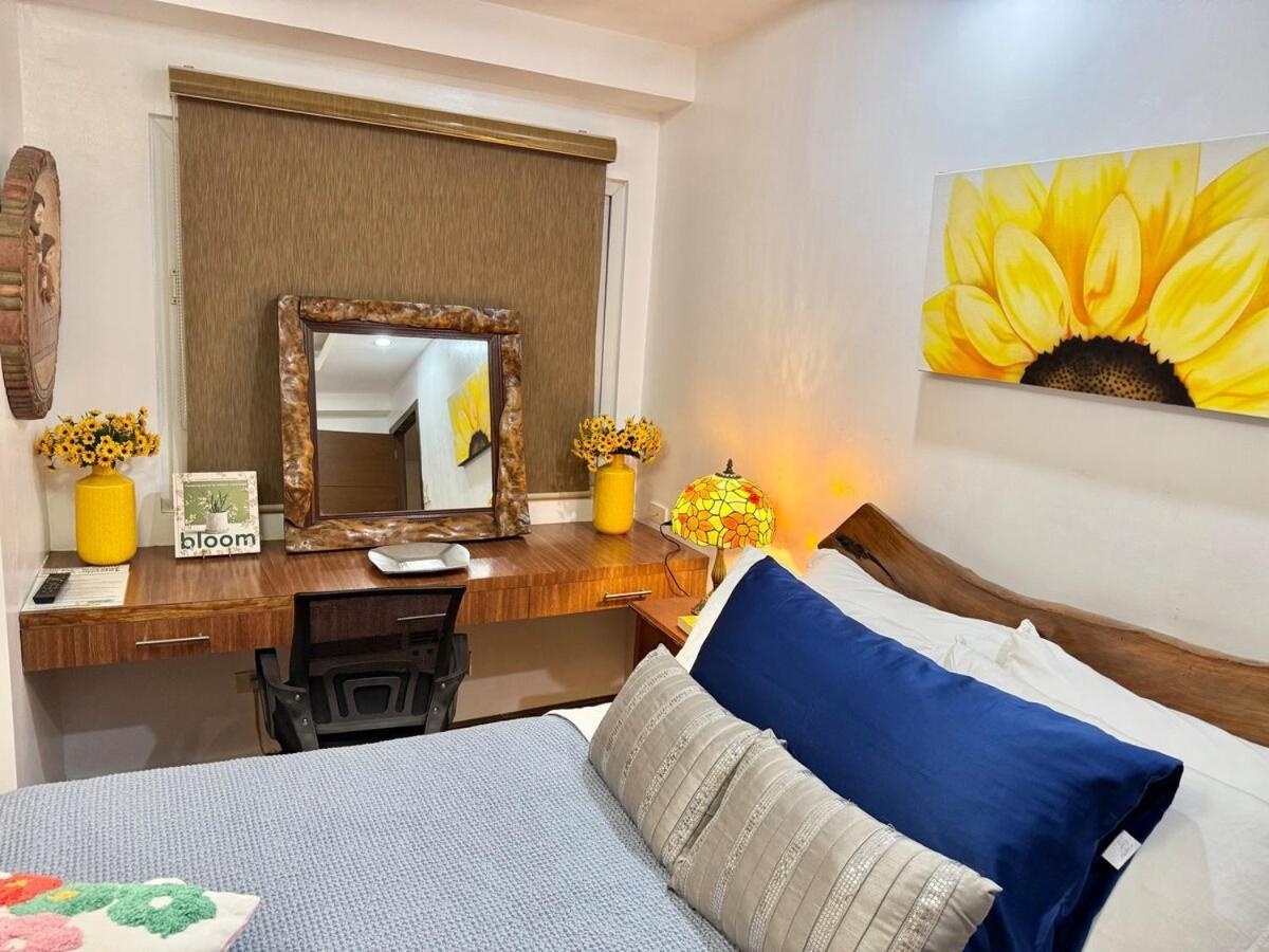 Julie Annes In The Heart Of The Holiday home *