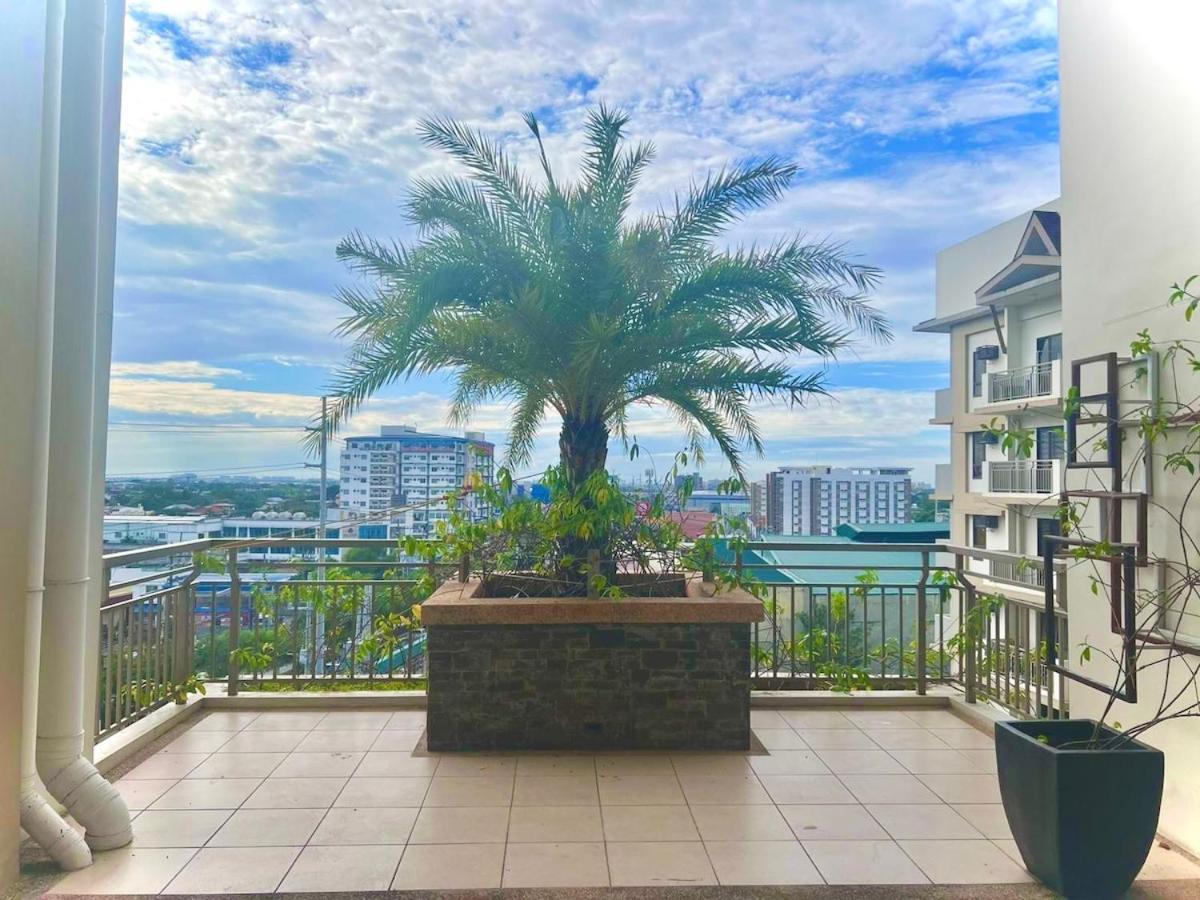 Calathea Luxe Atrium Apartment Manila
