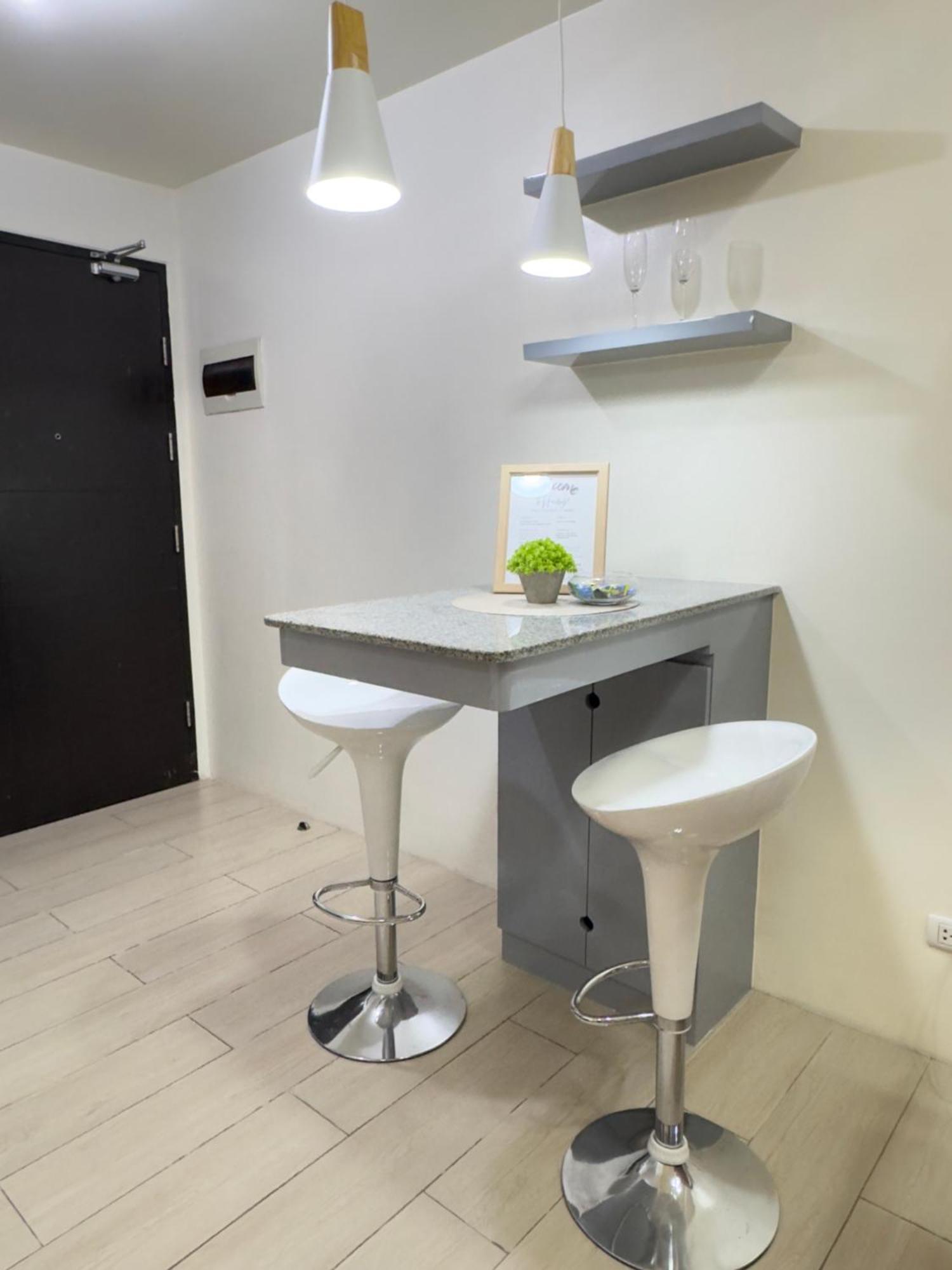Perfect Summer Stay! Free Pool Near Airport *