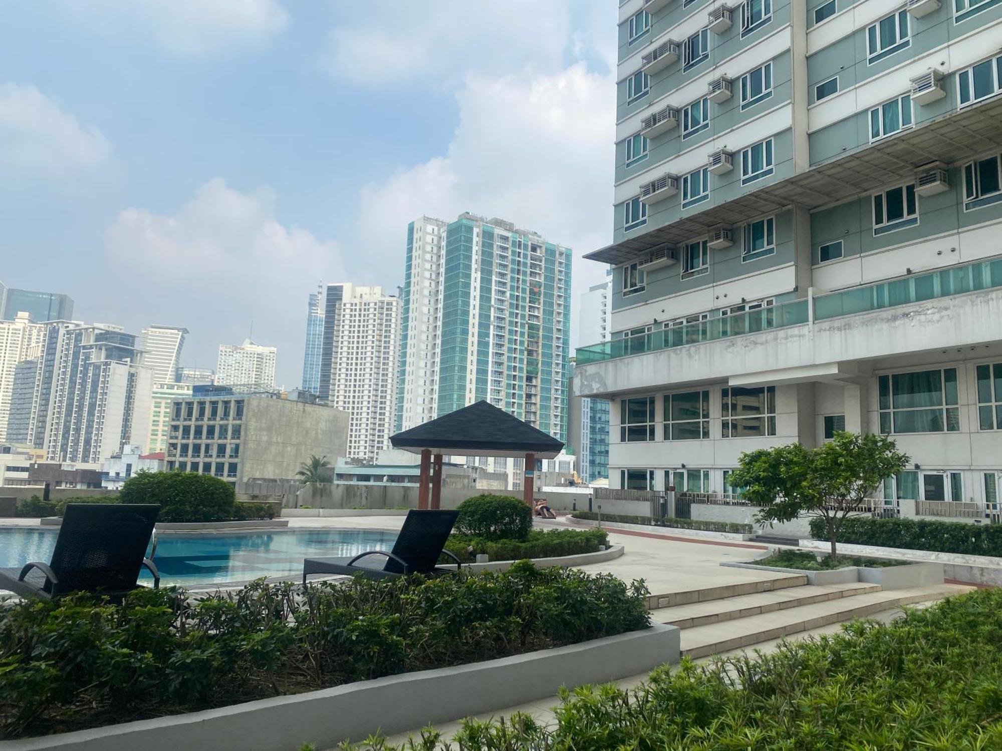 1bdrm At Makati W Balcony View Of Mnla Bay Apartment