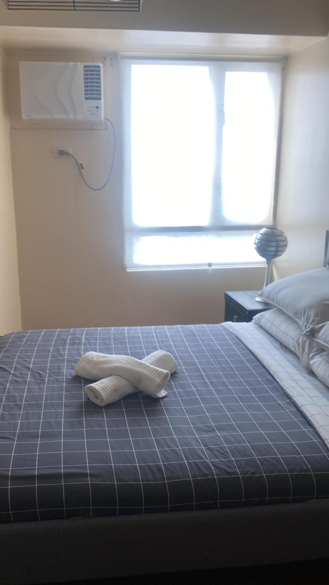 1bdrm At Makati W Balcony View Of Mnla Bay Apartment