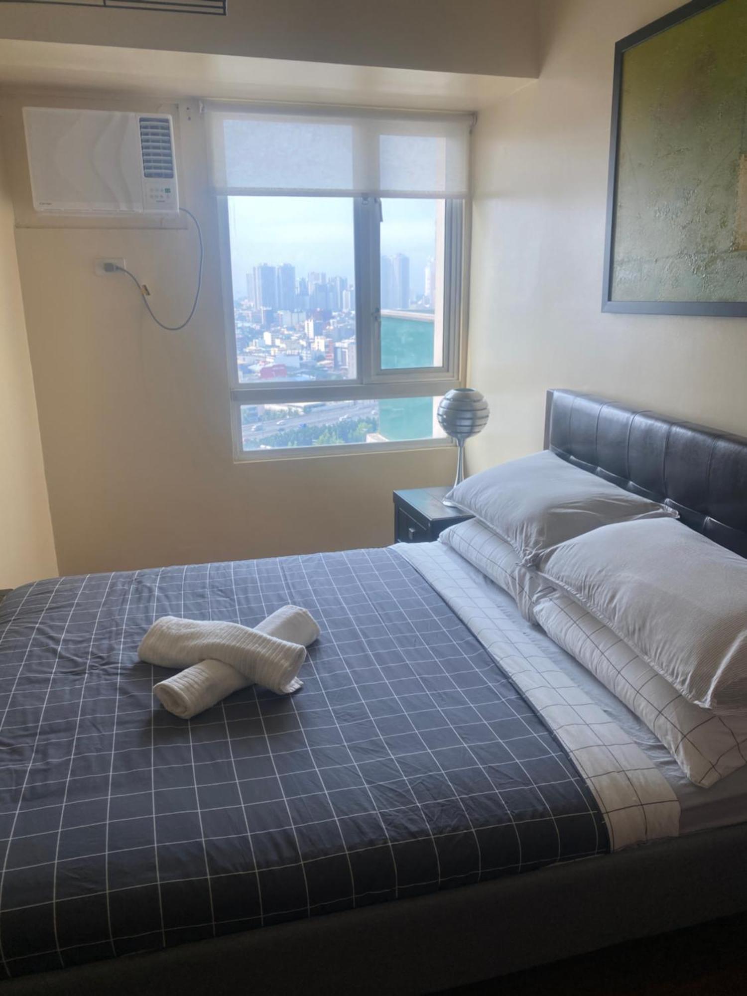 Apartment 1bdrm At Makati W Balcony View Of Mnla Bay