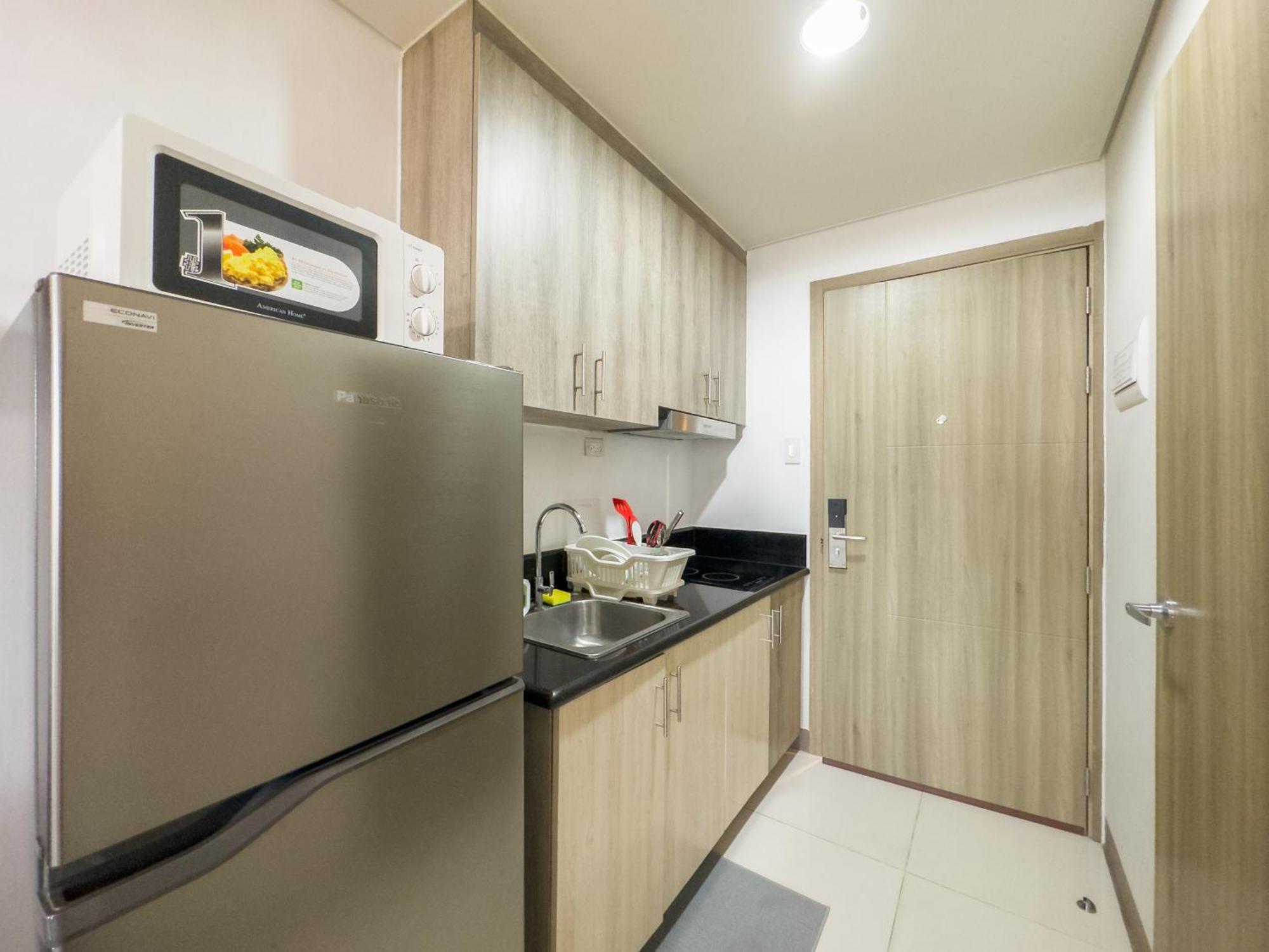 Gemstonebr In Smdc Coast Residences Apartment *