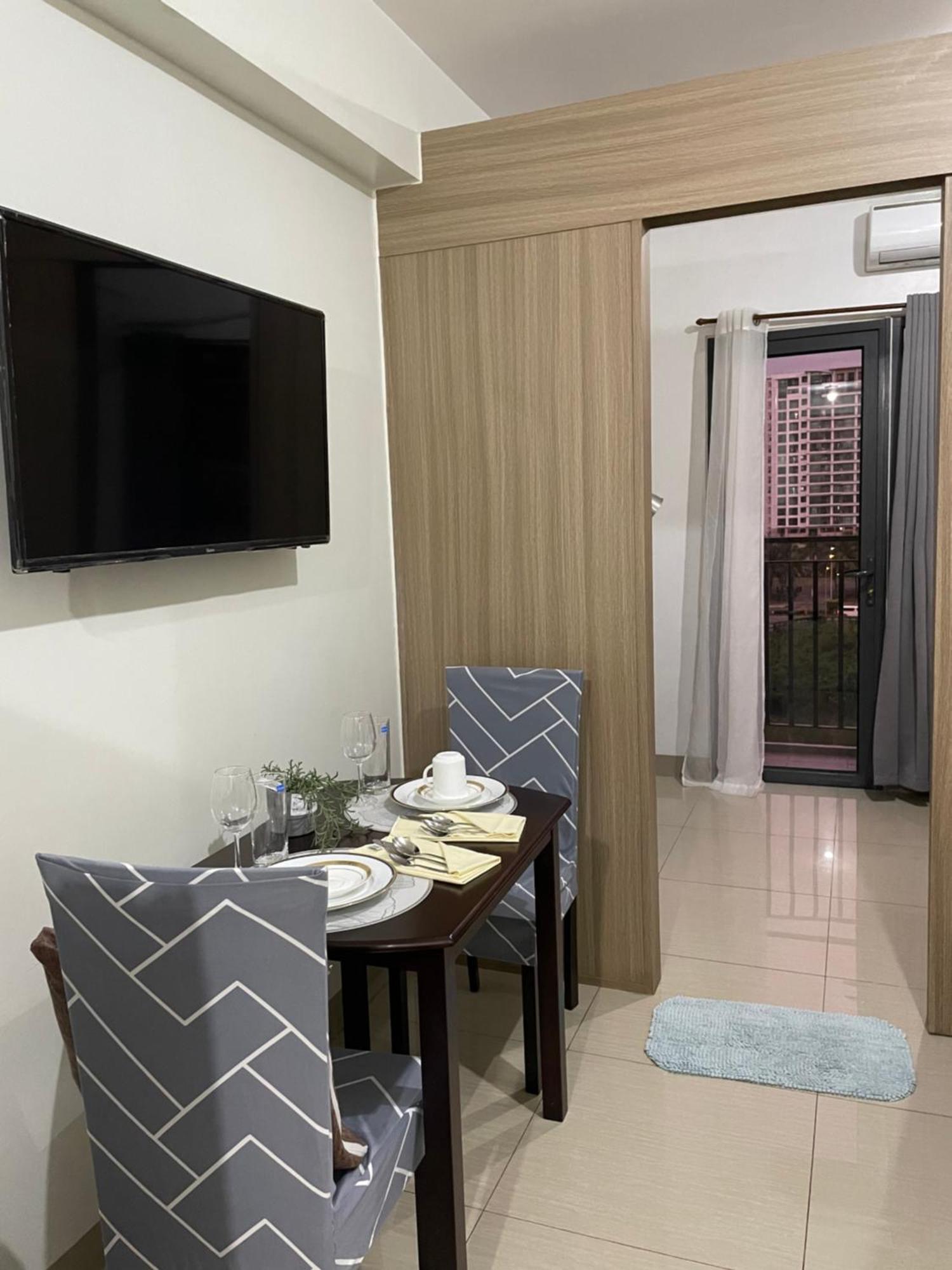 12 Minutes From Mall Of - Spacious With Balcony & Hot Shower Apartamento Manila