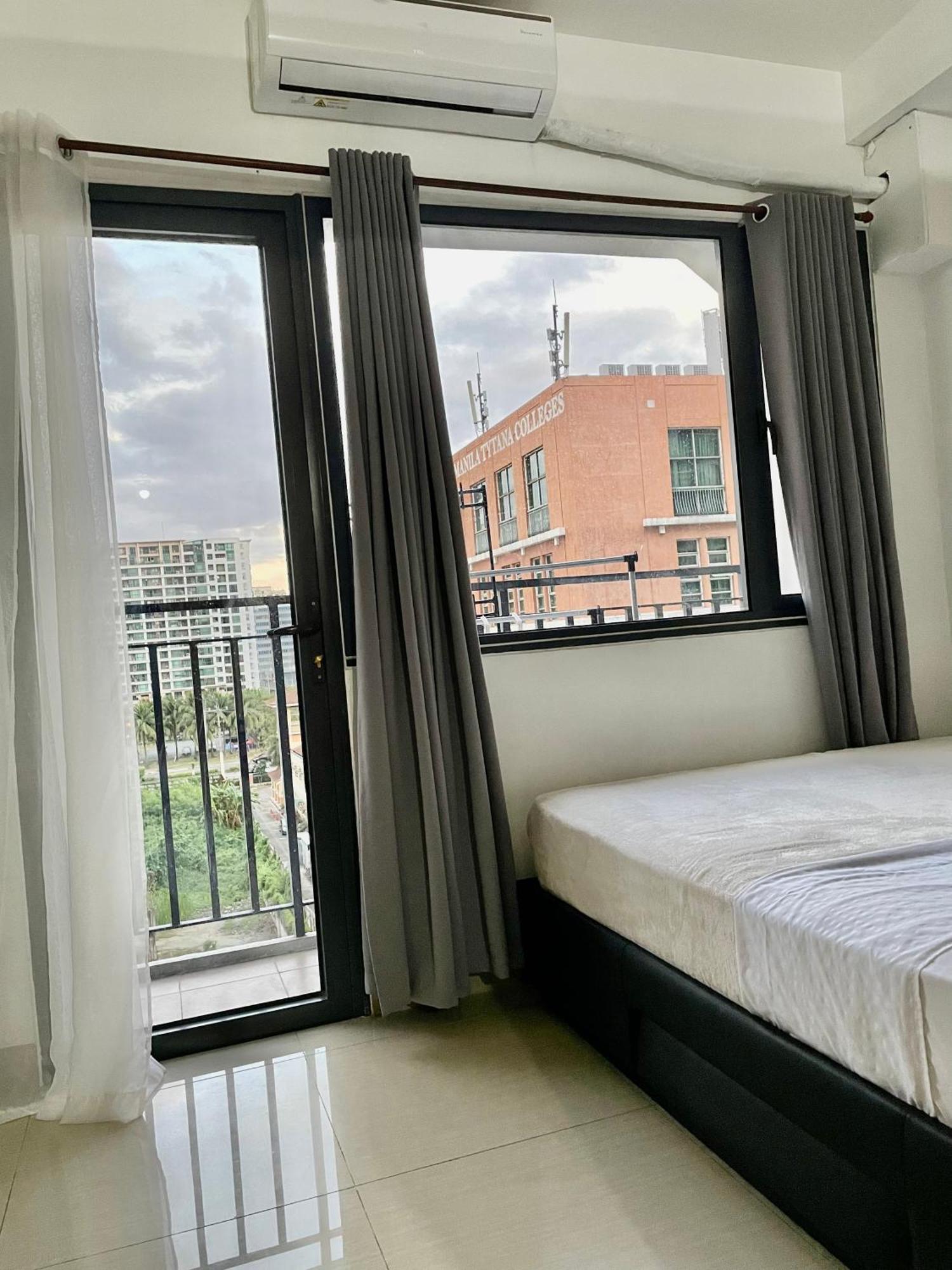 Apartment 12 Minutes From Mall Of - Spacious With Balcony & Hot Shower Manila