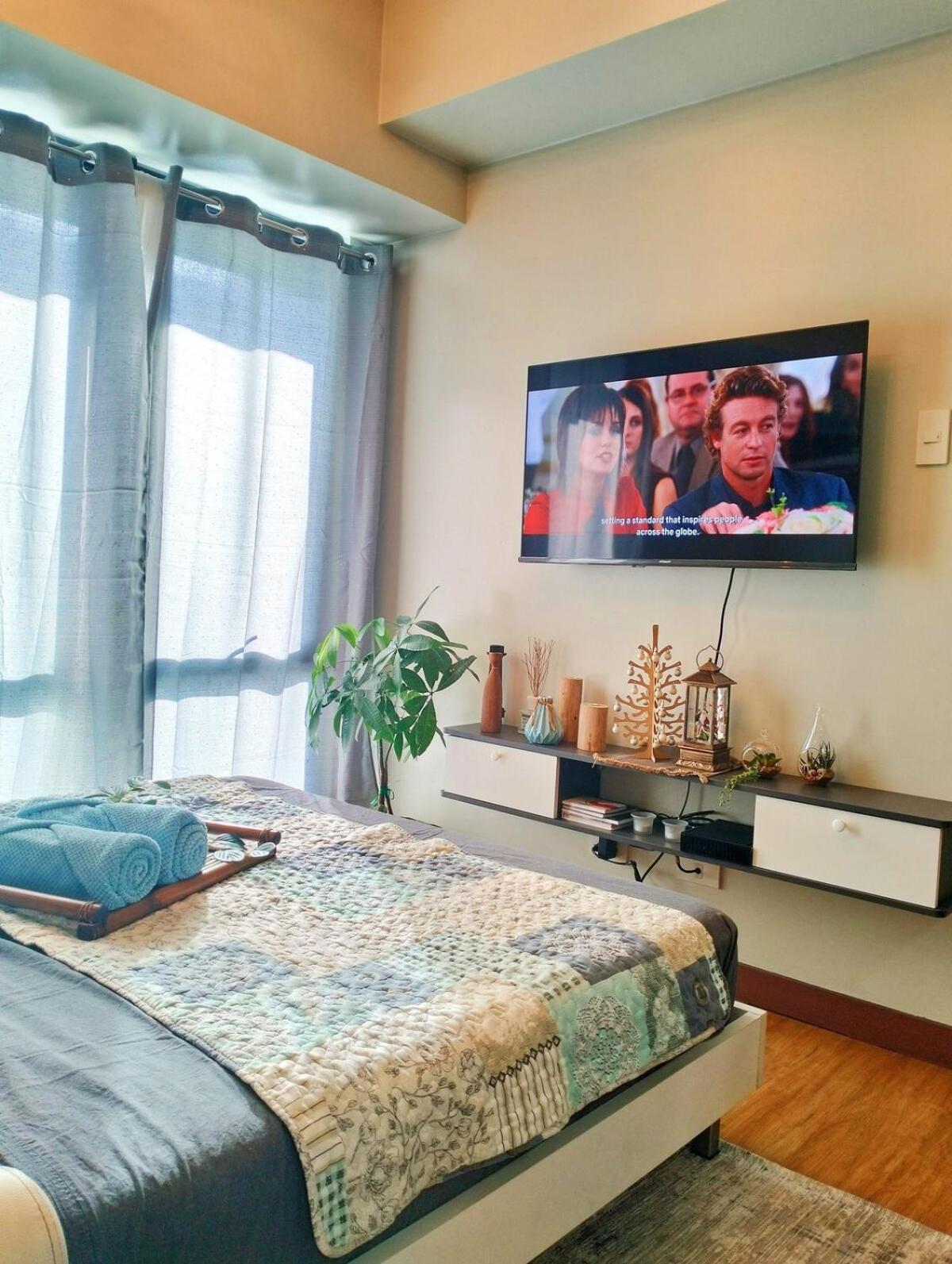 Flair Towers Urban Staycations * Manila