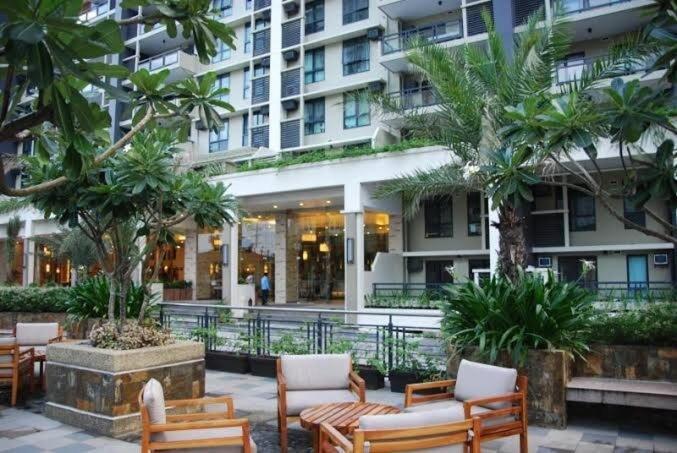 Flair Towers Urban Staycations Apartment *