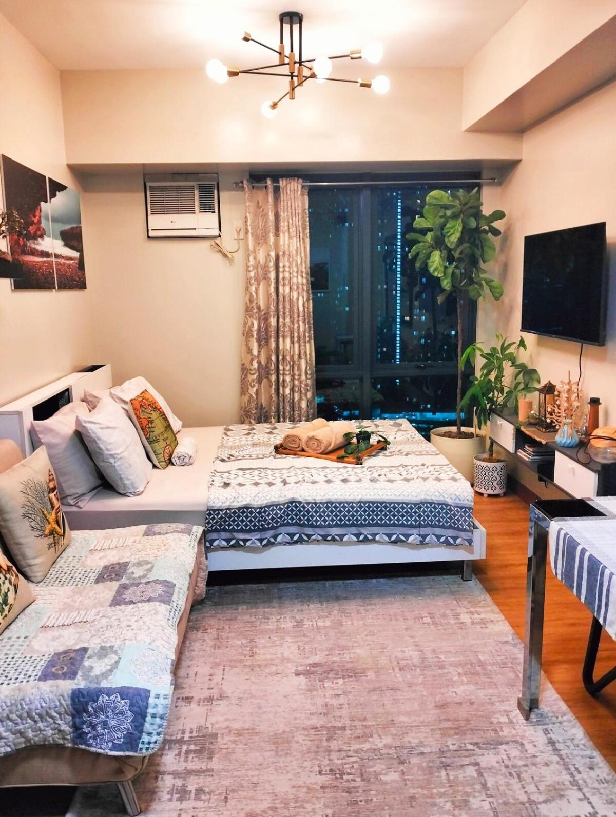 Flair Towers Urban Staycations Apartment *