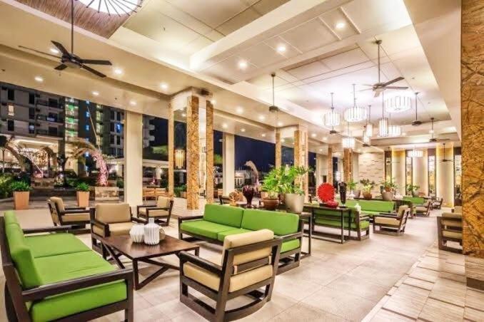 Flair Towers Urban Staycations * Manila