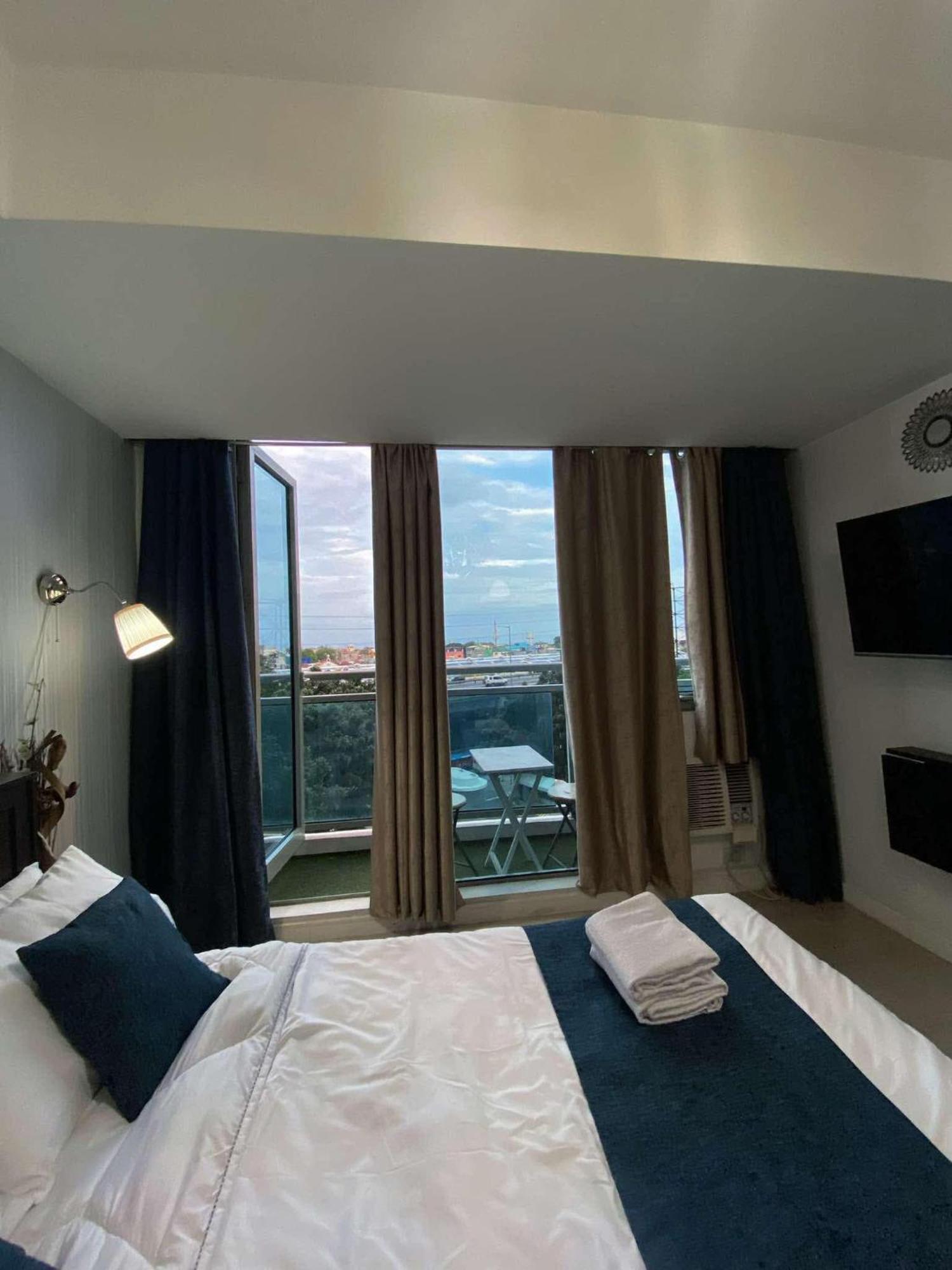 Yumi Azure Staycation Apartment Manila